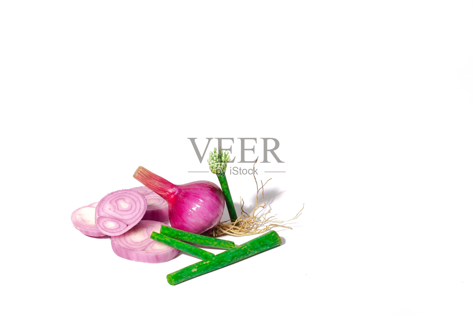 洋葱和韭菜叶分离，拷贝空间照片摄影图片