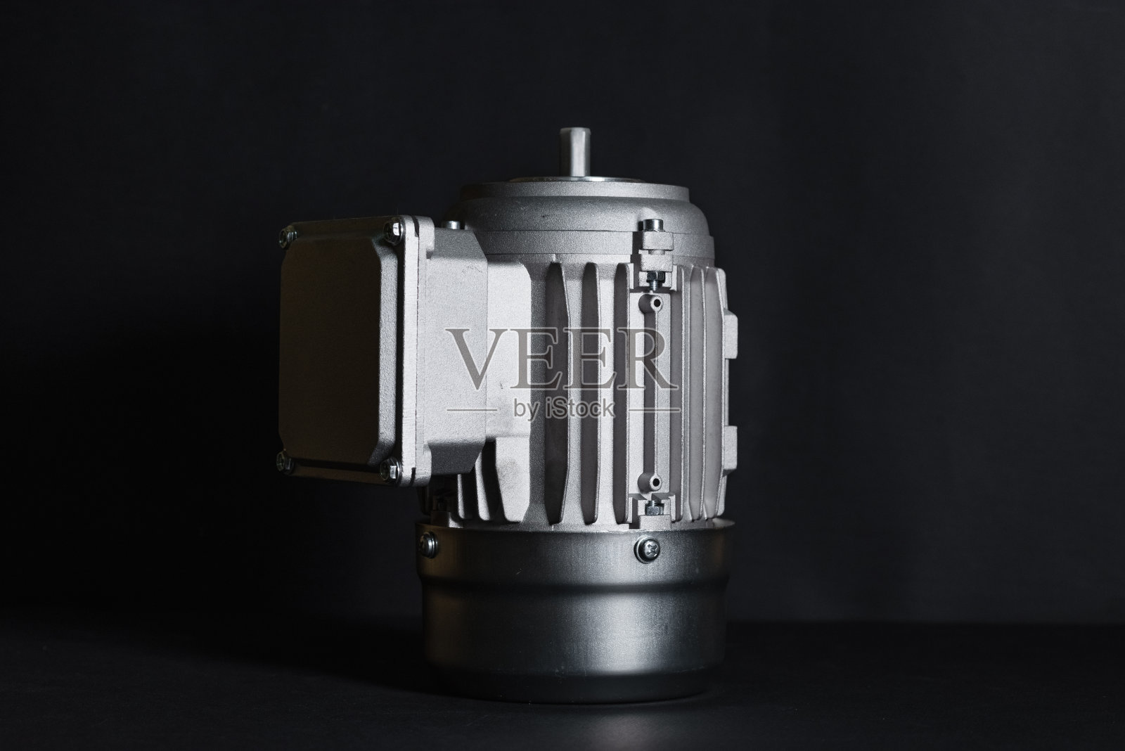 蜗杆电机，电机及装瓶线设备，工厂工业设备，食品工业。照片摄影图片