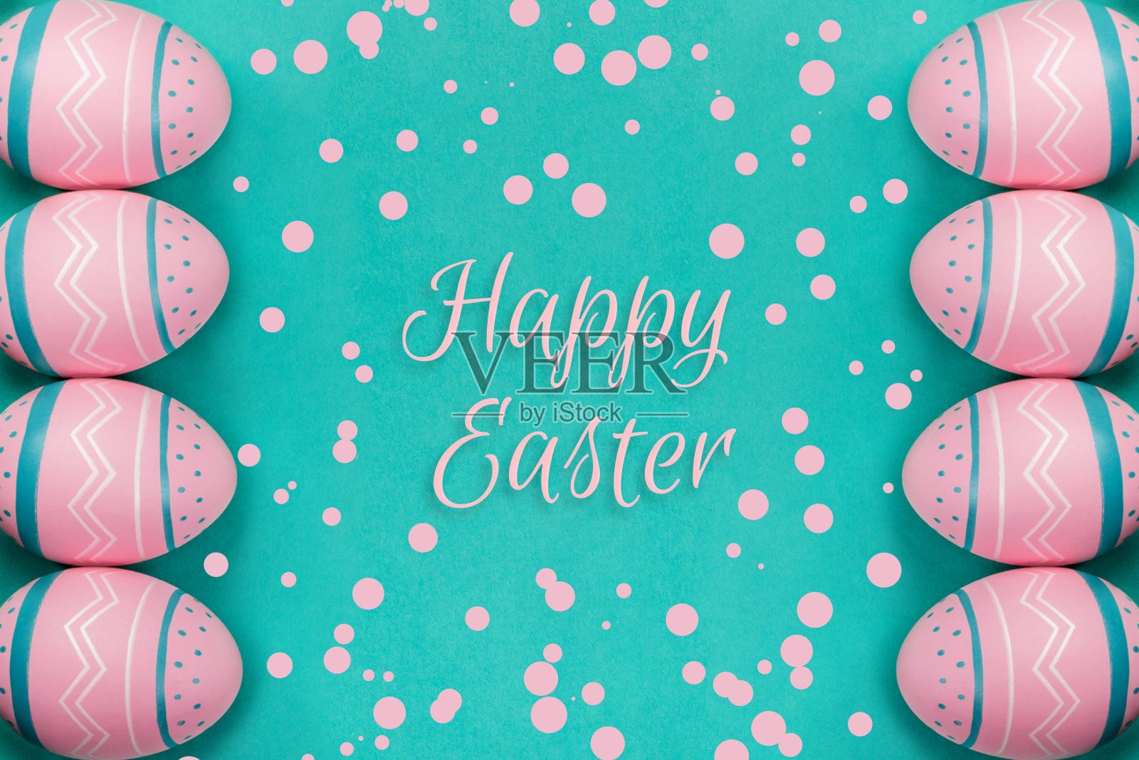 粉红色的彩蛋装饰在新薄荷背景与五彩纸屑和签名复活节快乐。照片摄影图片