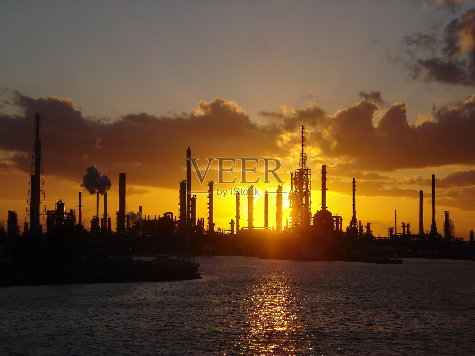 液化石油气工业港口。左舷夜景照片摄影图片