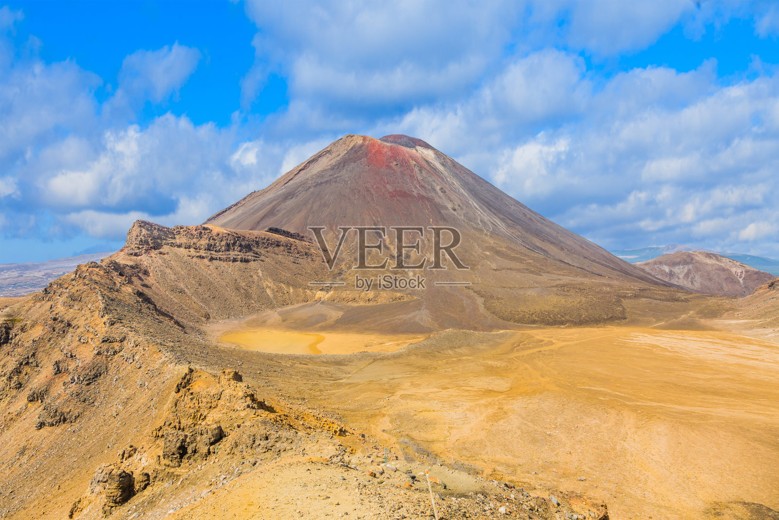 在汤加里罗国家公园的恩高鲁赫山的全景照片，在新西兰北部岛屿的夏季照片摄影图片
