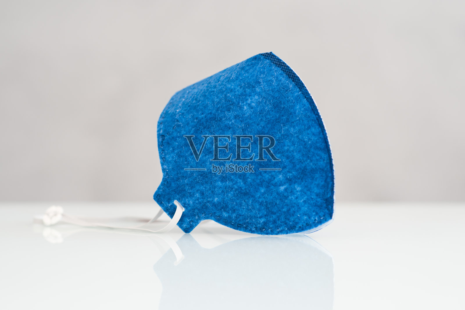 防护pm 2.5和冠状病毒(covid -19)的KN95或N95口罩照片摄影图片