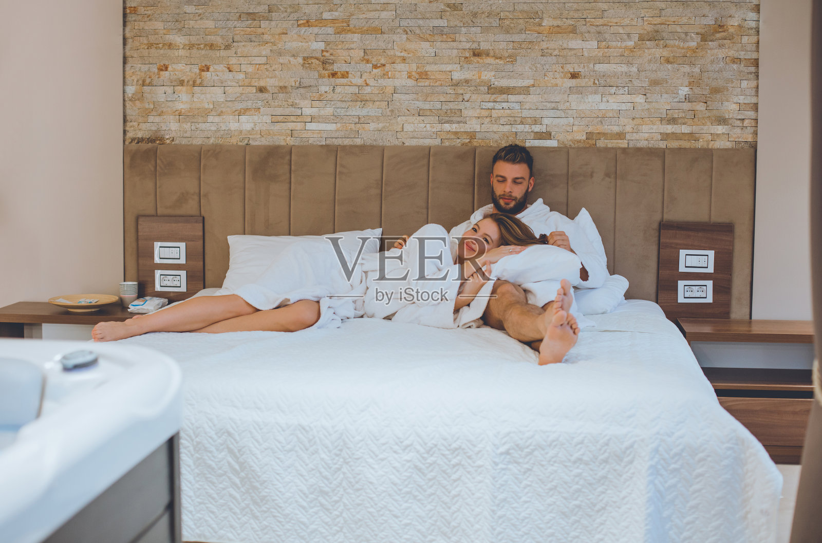 让我们永远不要离开床照片摄影图片