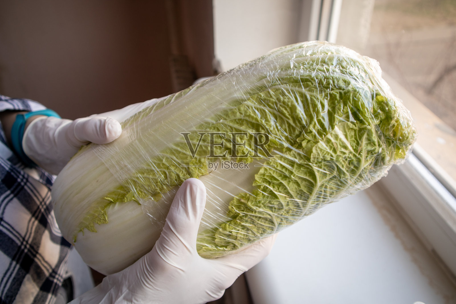 防止病毒感染的手段。食品消毒。照片摄影图片