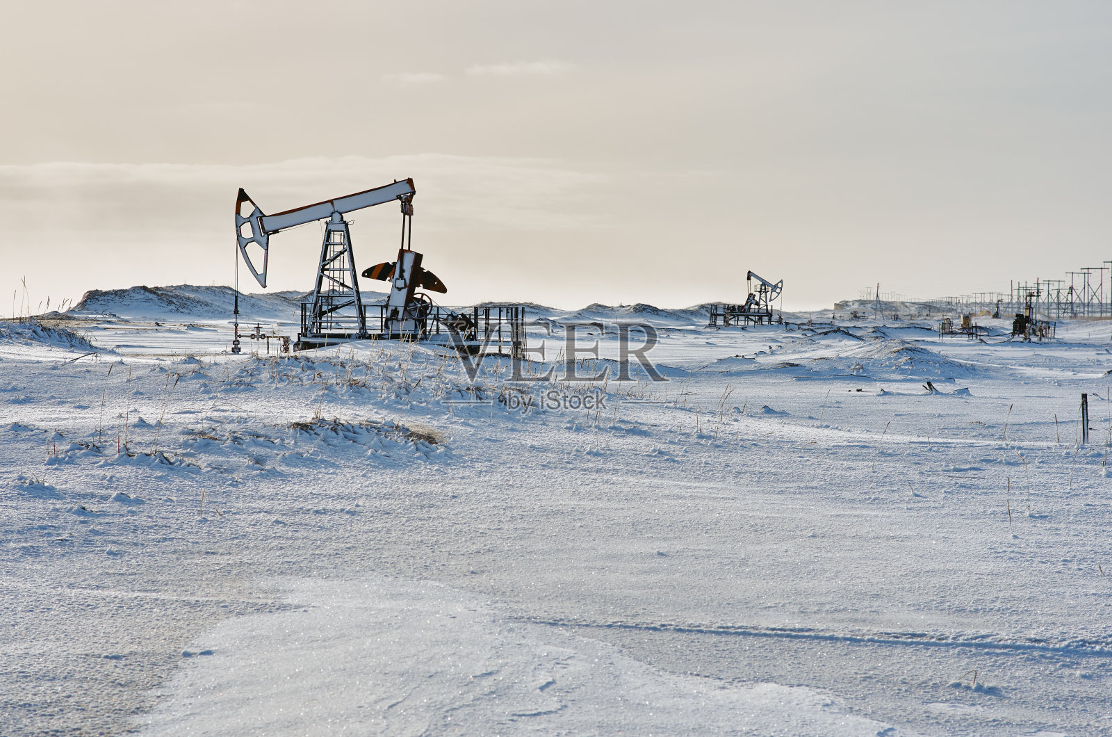 油泵寒冷的冬天和雪照片摄影图片