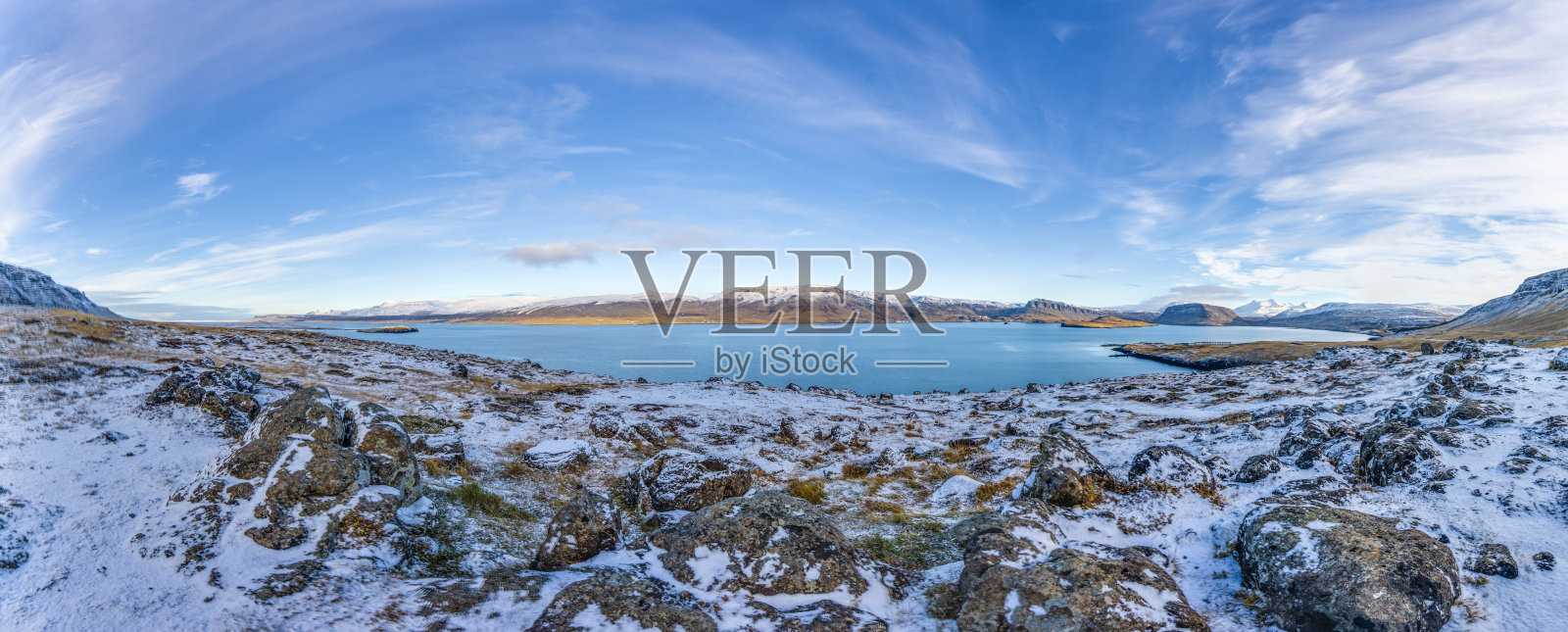 冬季白天，冰岛南部的博格讷上空全景照片摄影图片