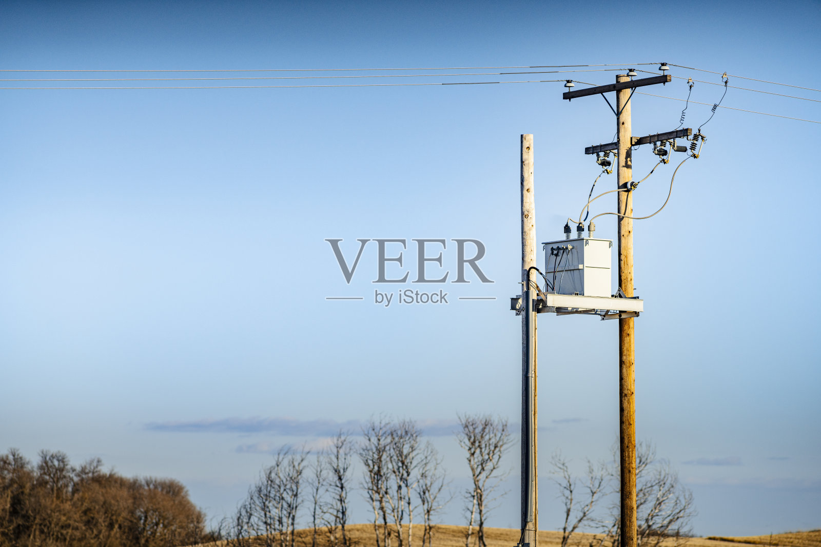 高压木制电线杆照片摄影图片