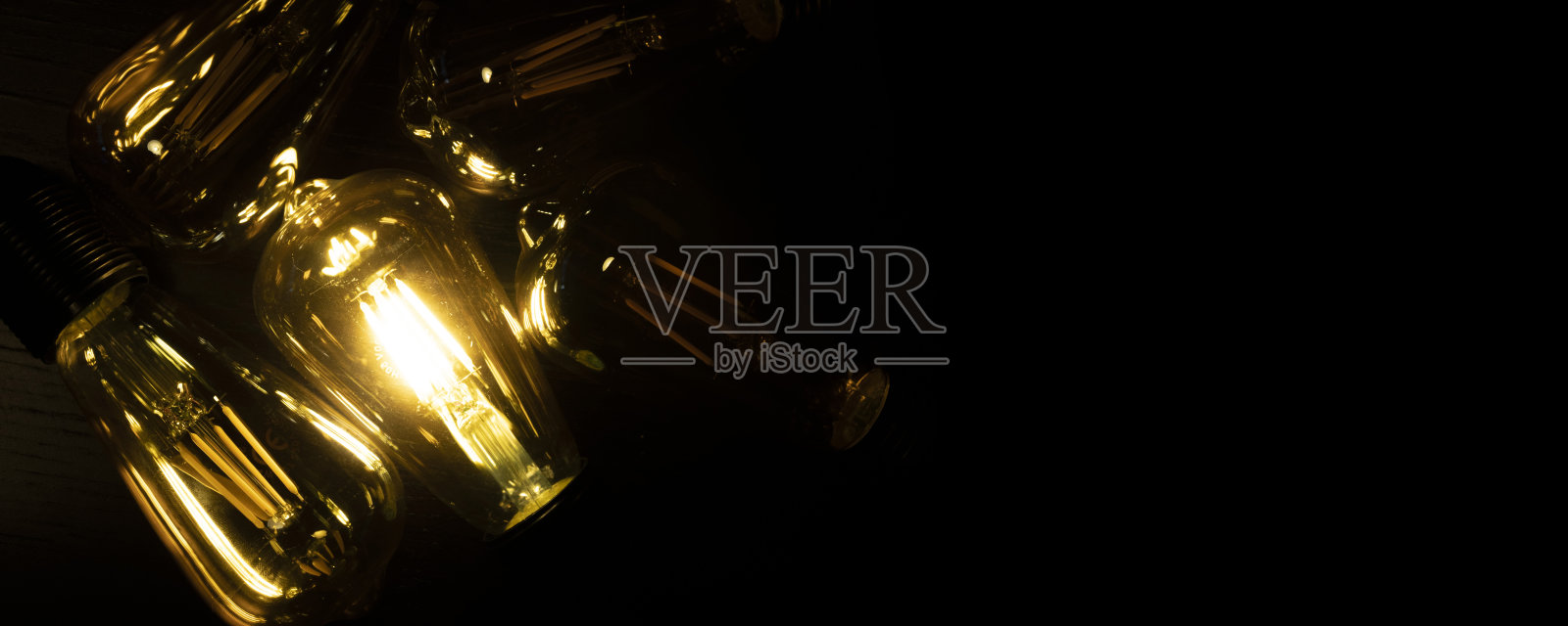 创意概念;古董照明灯泡。照片摄影图片