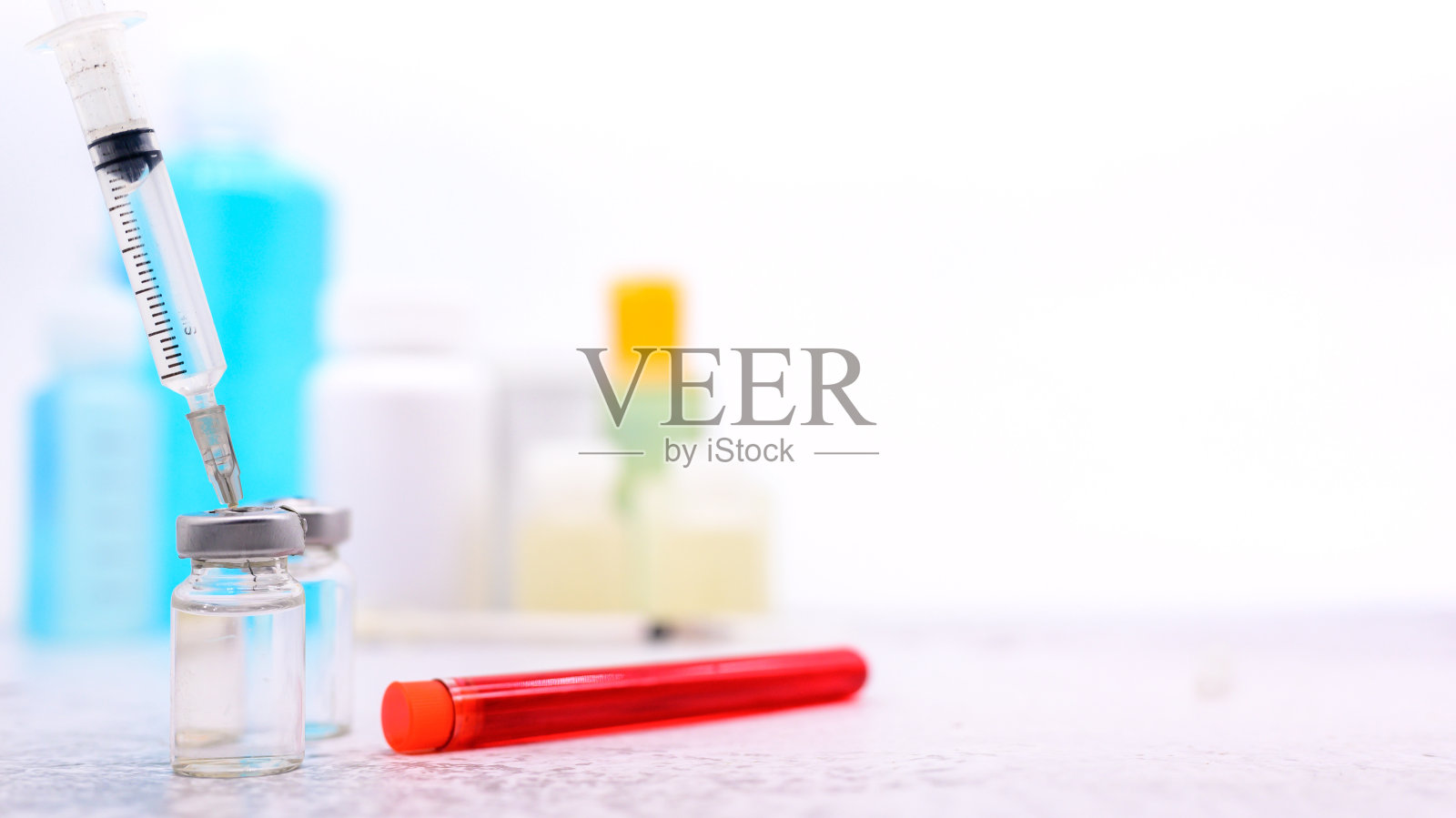 冠状病毒疫苗和治疗。新型冠状病毒感染患者的治疗进展。防和阻止病毒爆发。照片摄影图片