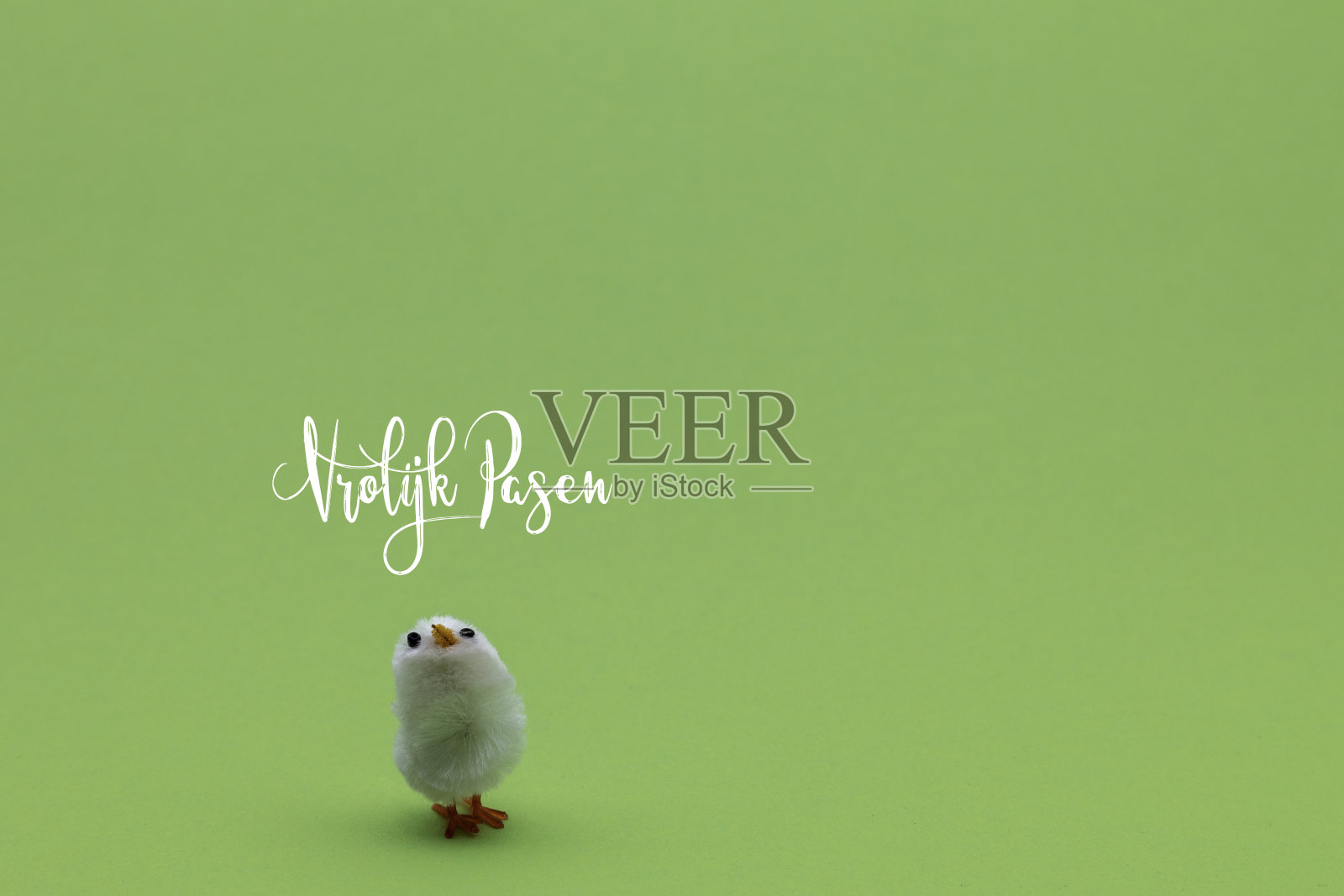 复活节快乐，荷兰语中绿色背景上的复活节快乐照片摄影图片