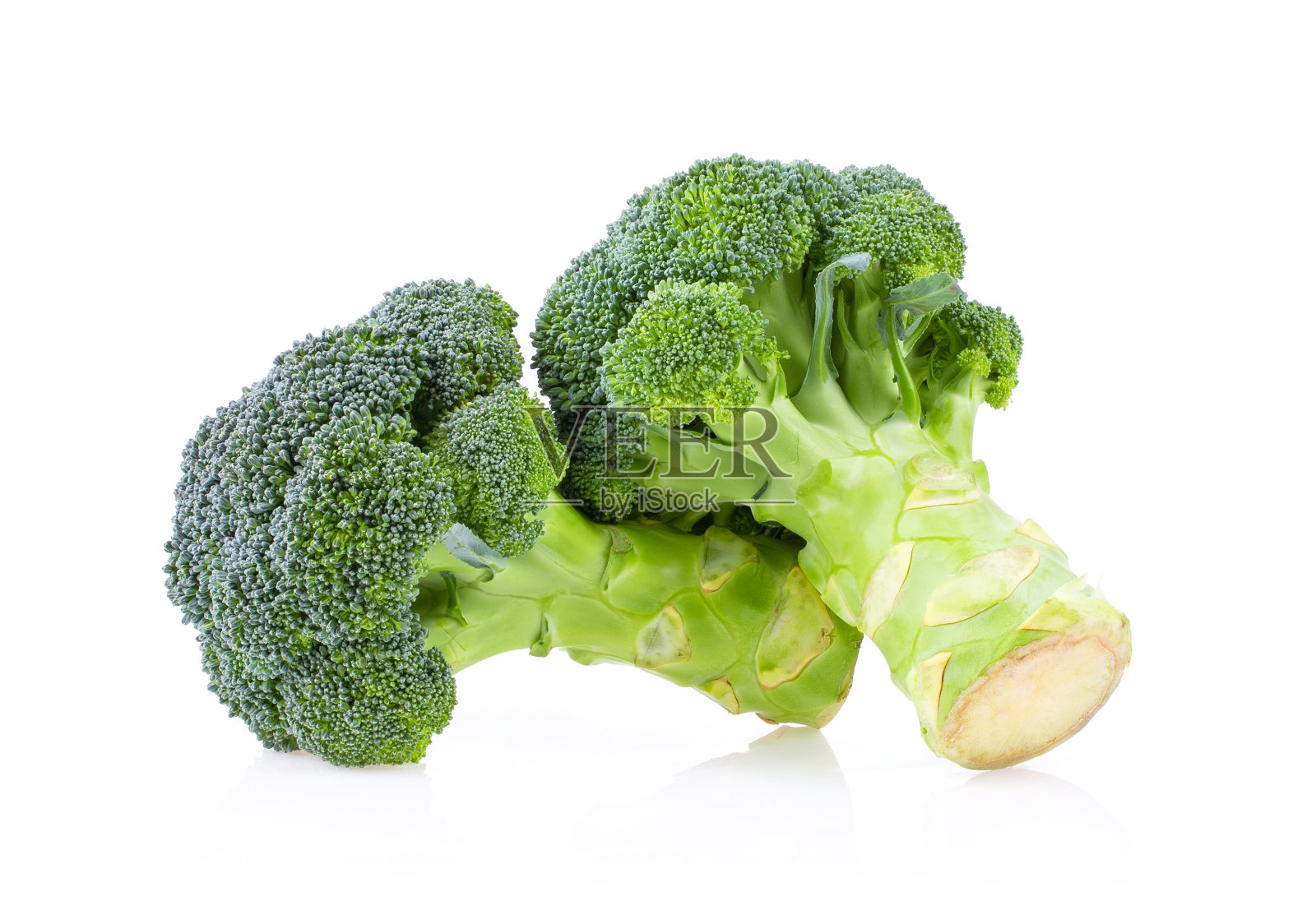 在白色背景上孤立的西兰花照片摄影图片