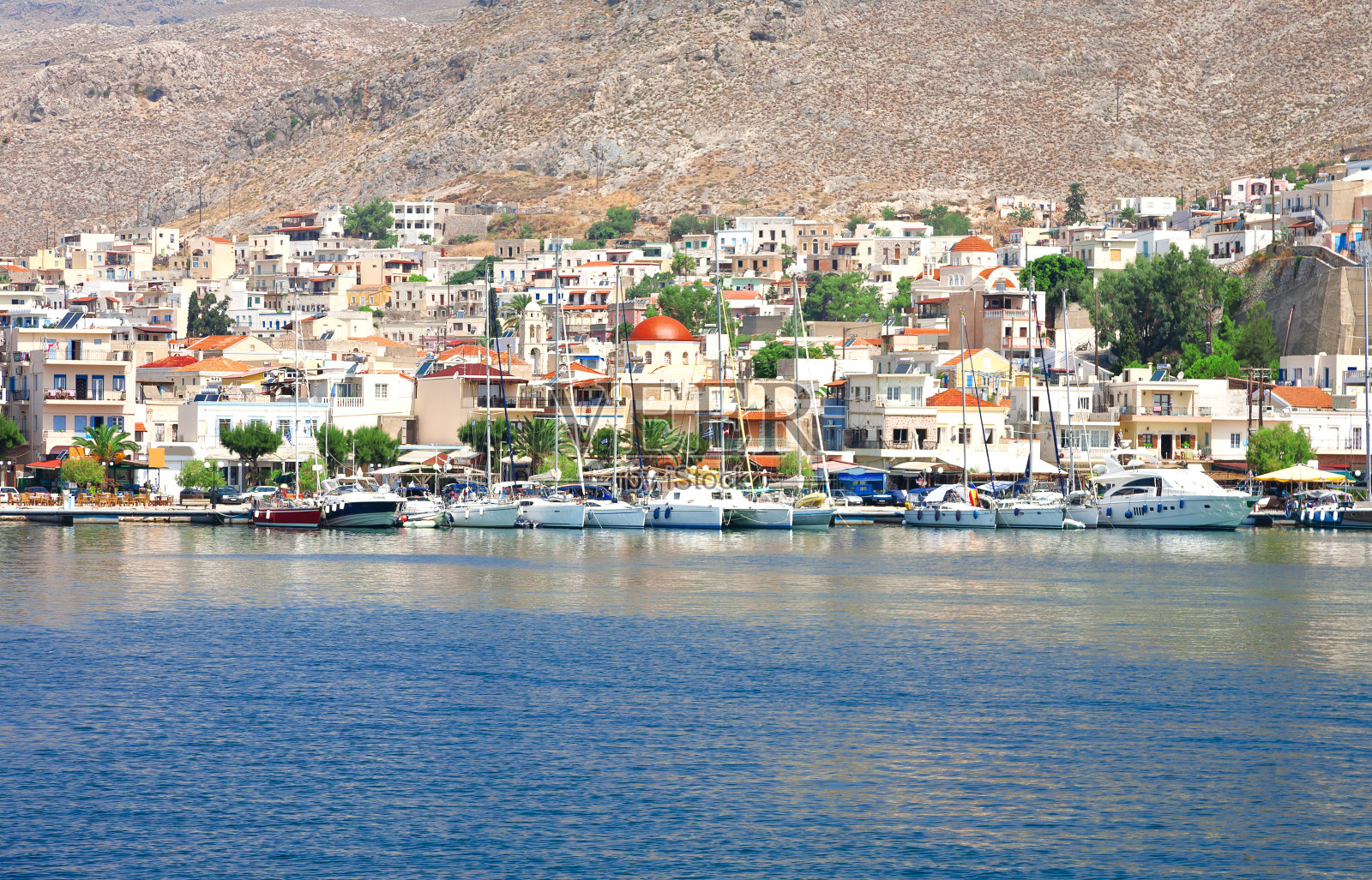 希腊卡利姆诺斯岛的港口，世界海绵潜水之都照片摄影图片