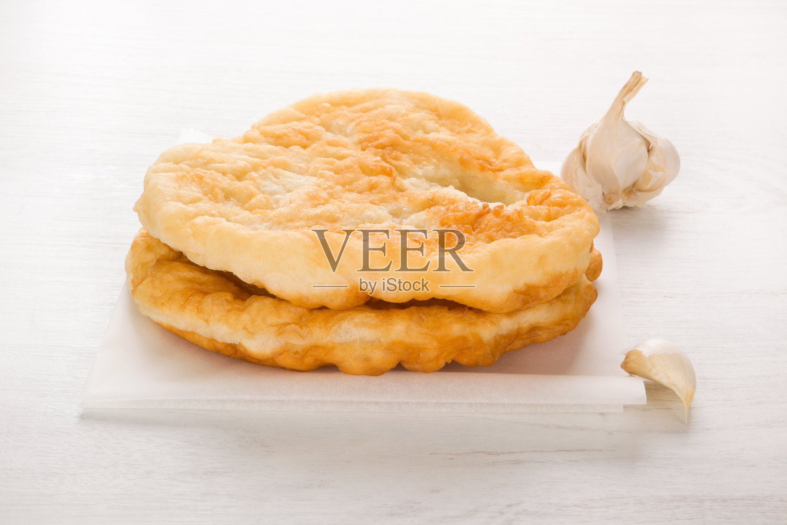 油炸羊驼的特色菜。照片摄影图片