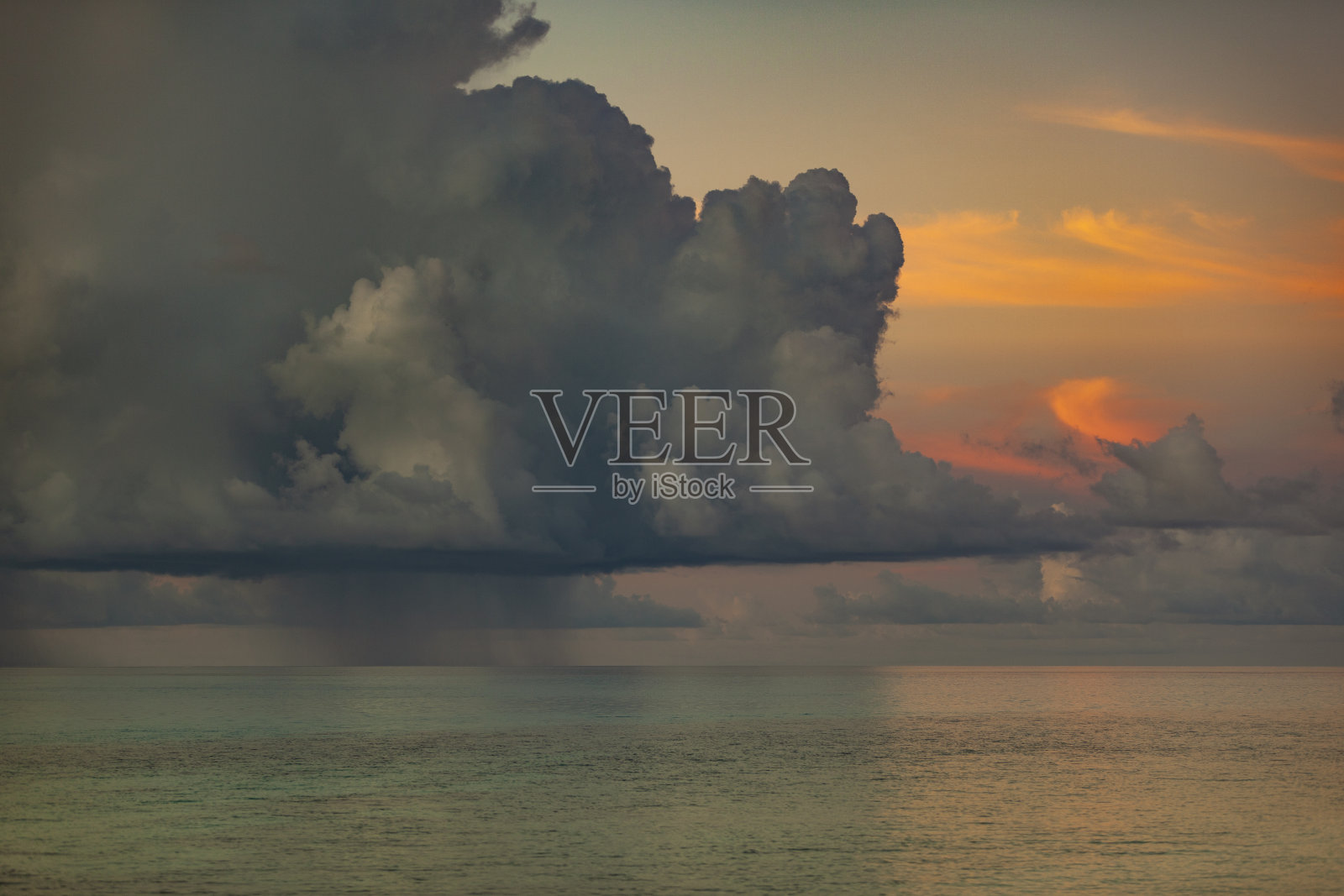 乌云、马尔代夫照片摄影图片