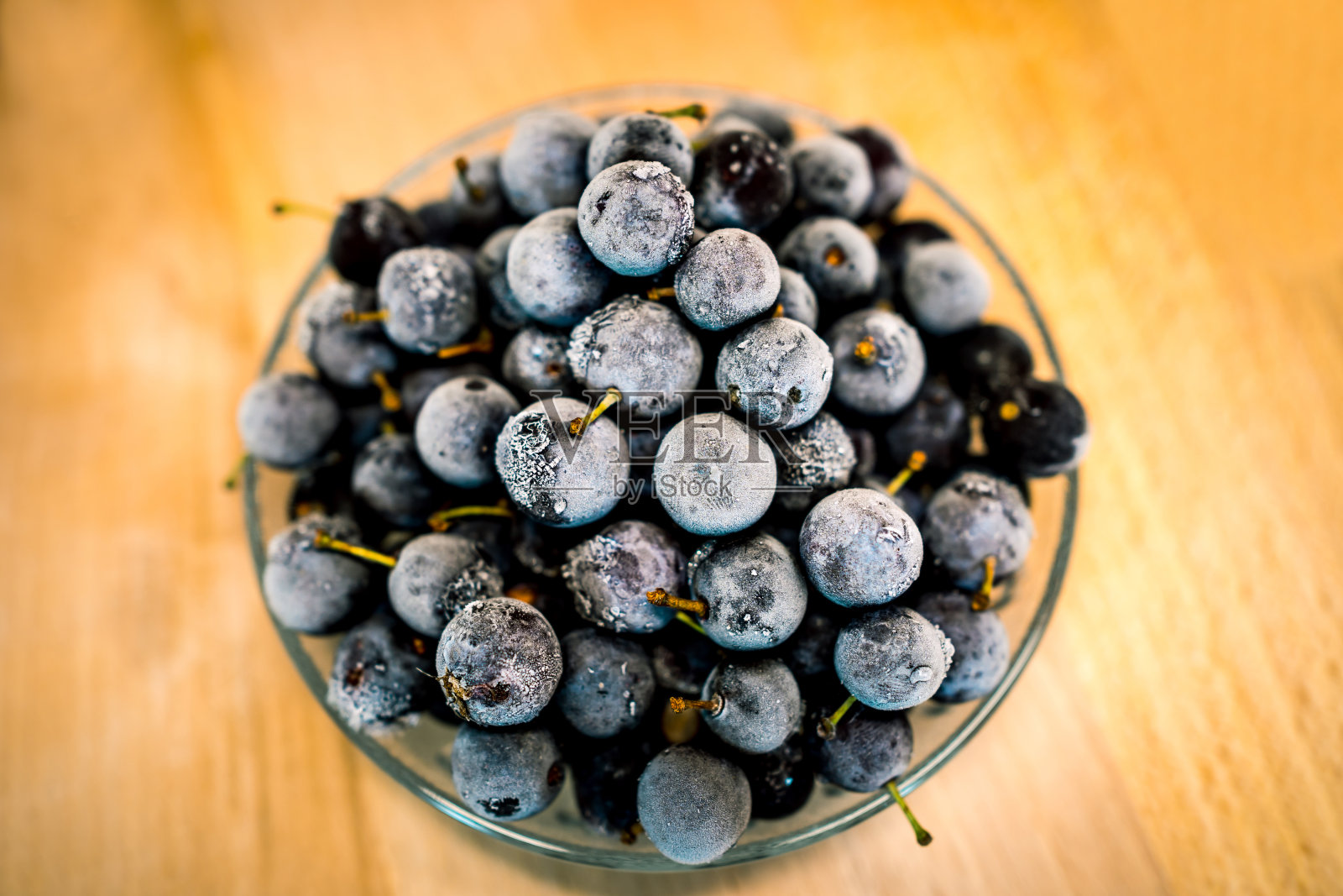 黑刺李浆果在碗里照片摄影图片