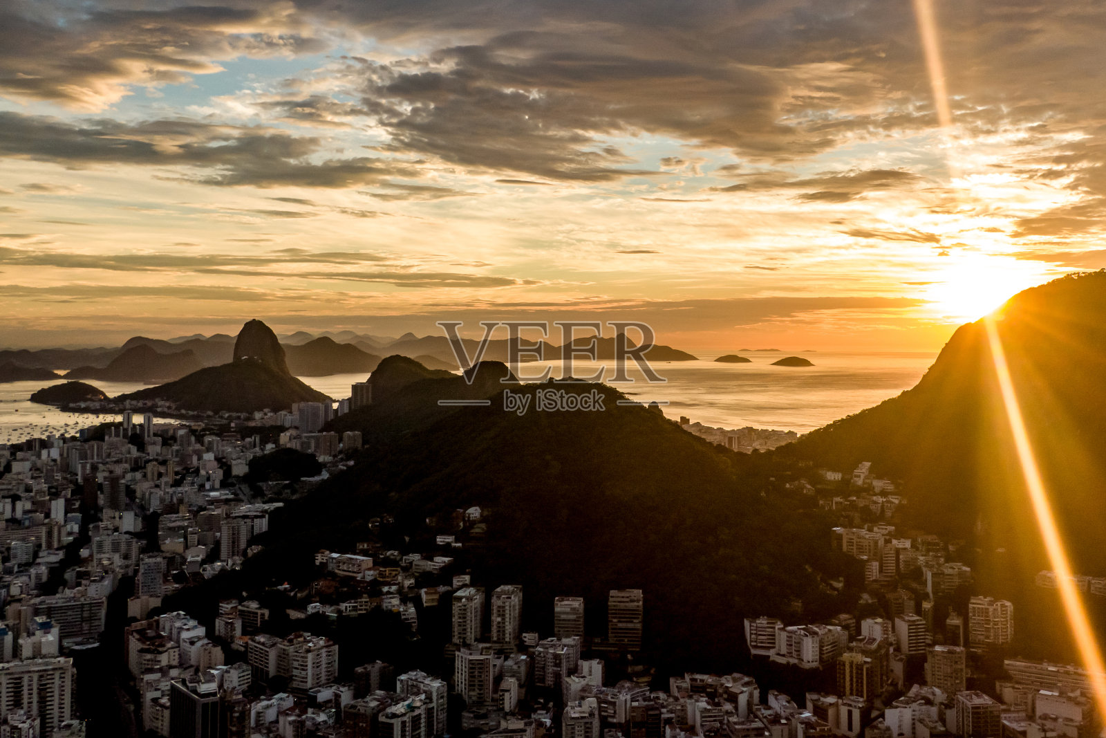 巴西里约热内卢的日出。照片摄影图片