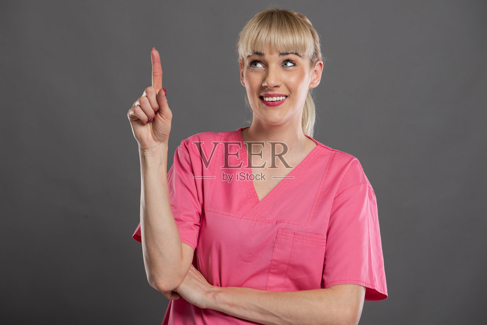 肖像年轻迷人的女护士做好主意手势照片摄影图片