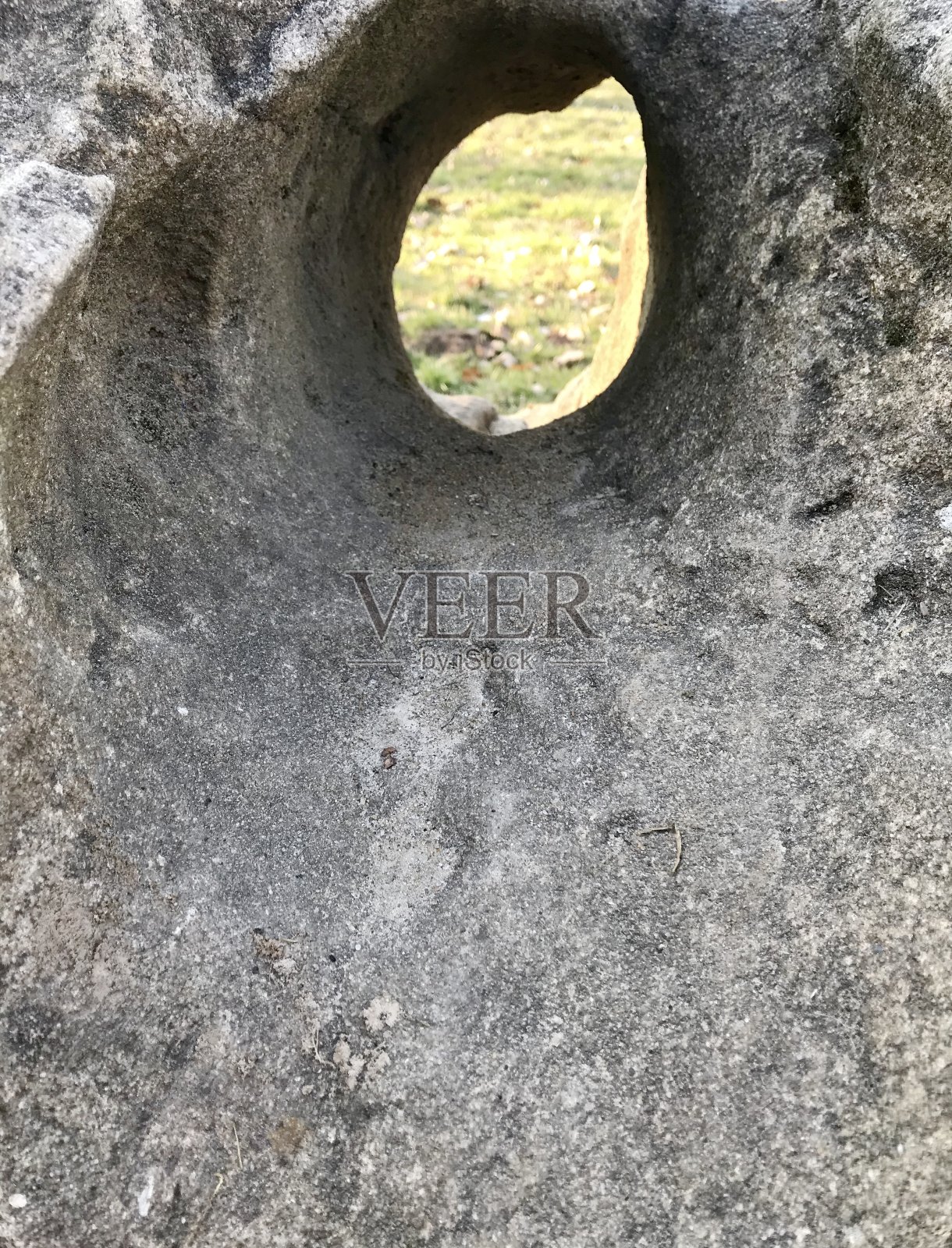 公园里有石雕。照片摄影图片