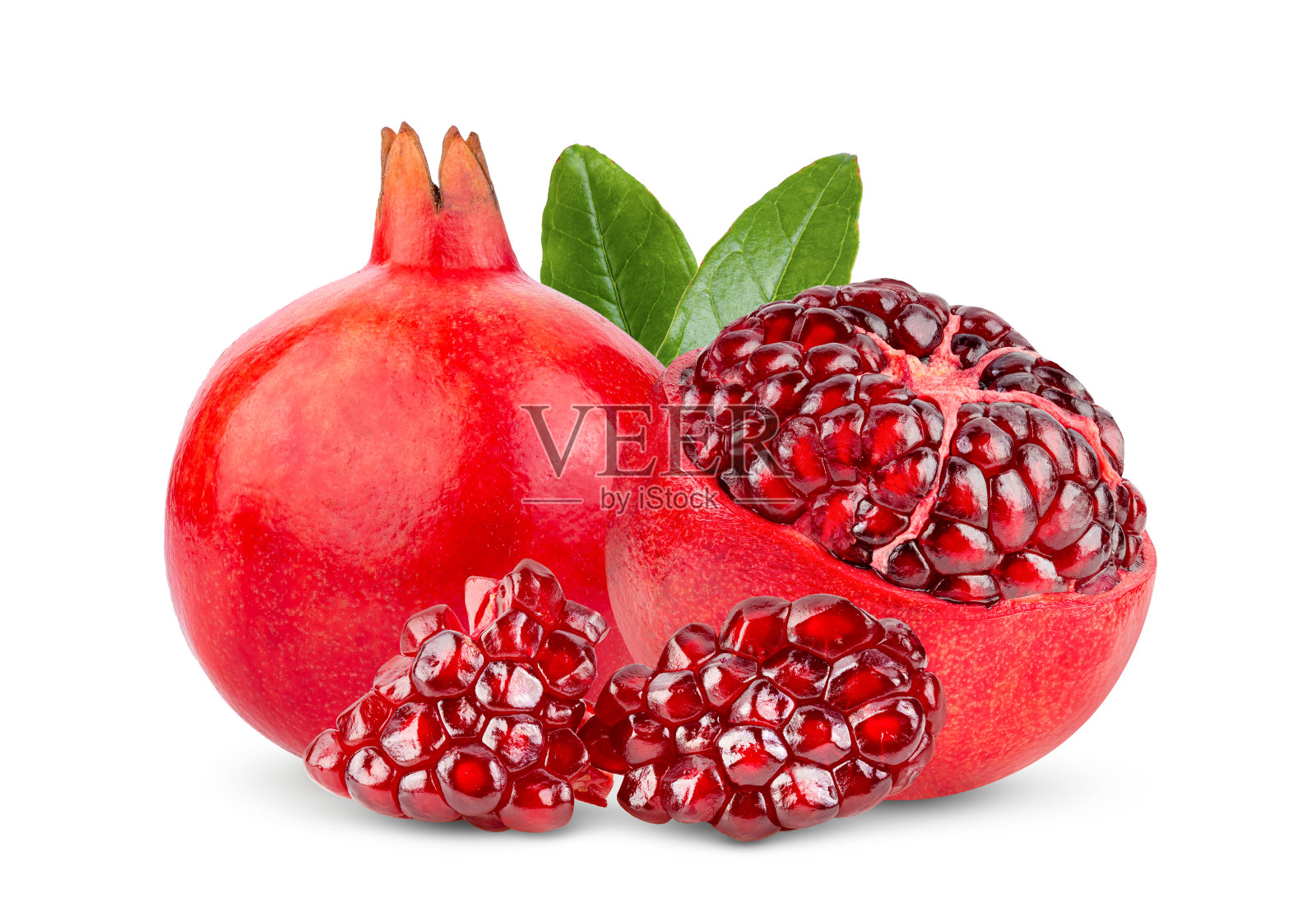 叶子孤立在白色背景上的石榴。照片摄影图片