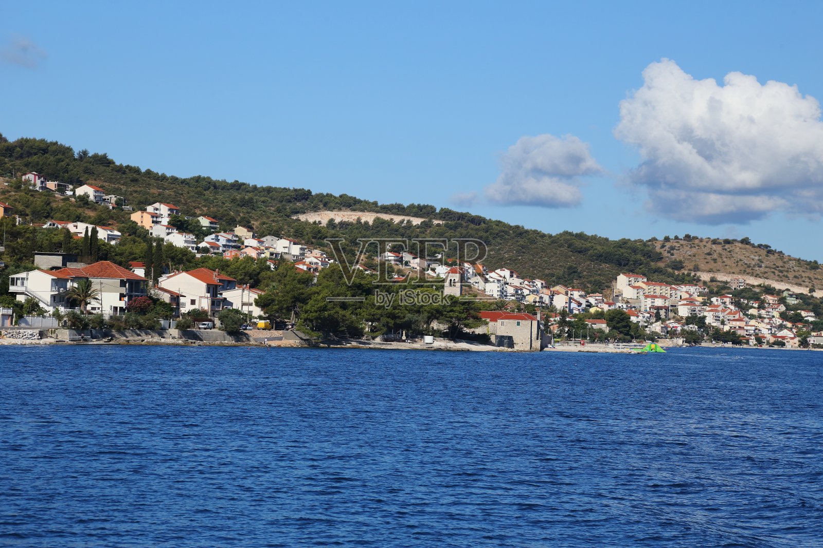 克罗地亚的观点介于特罗吉尔和斯普利特之间照片摄影图片