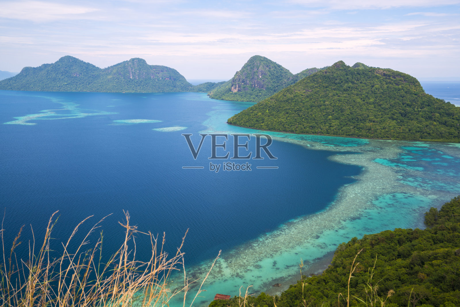 从马来西亚婆罗洲仙本那的Boheydulang岛观看照片摄影图片