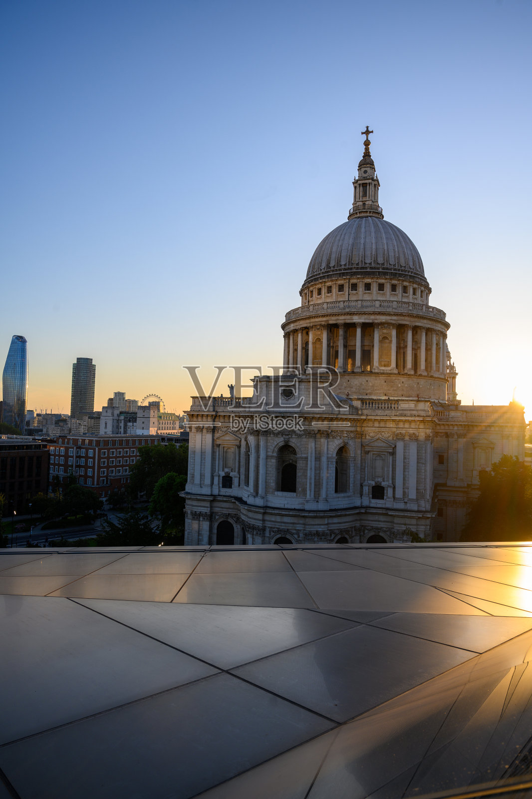 圣保罗大教堂的夜景照片摄影图片