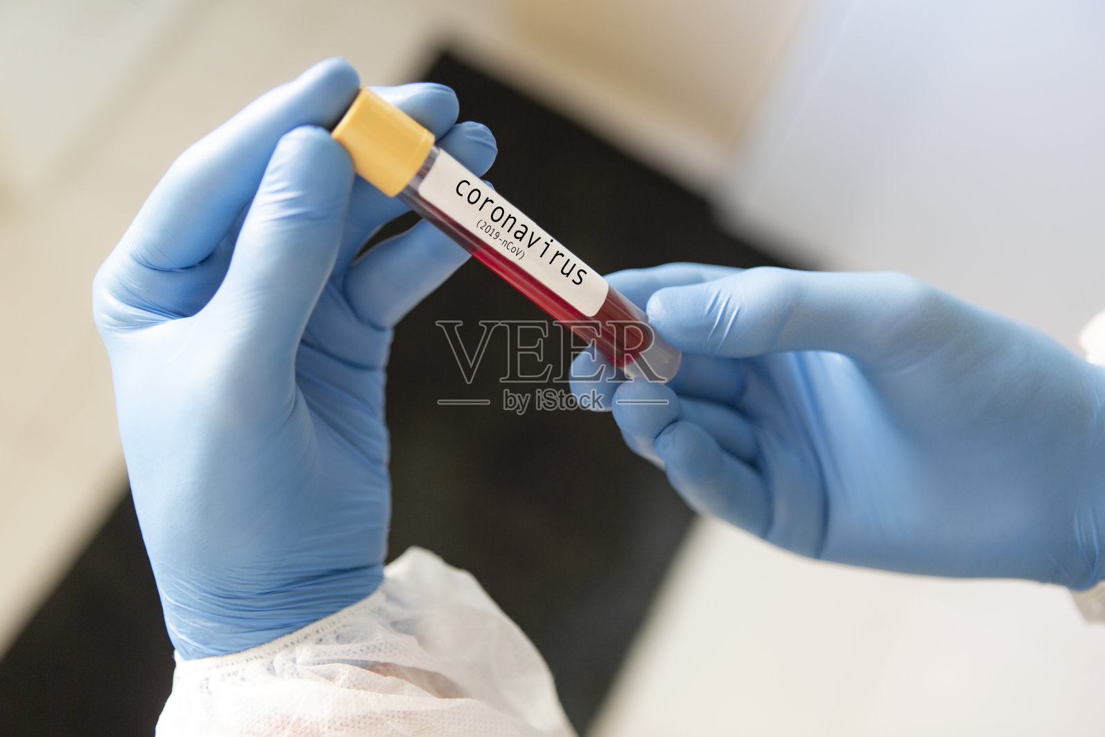 COVID-19血样采集管照片摄影图片