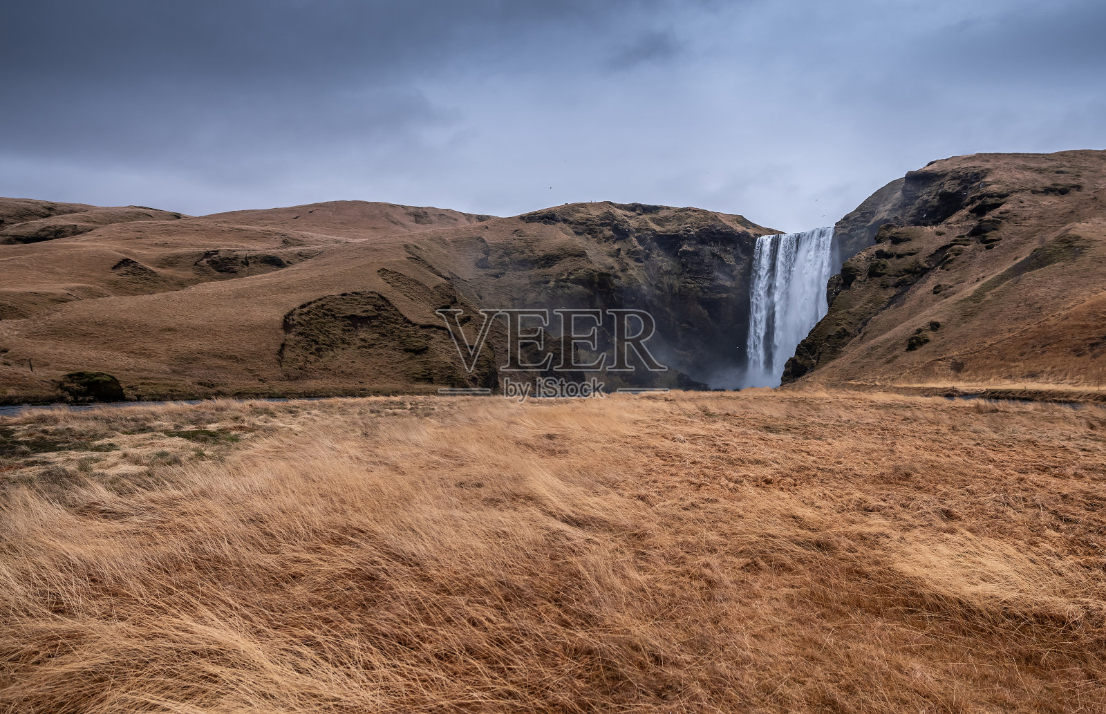 冰岛冬天的斯科加佛斯瀑布照片摄影图片