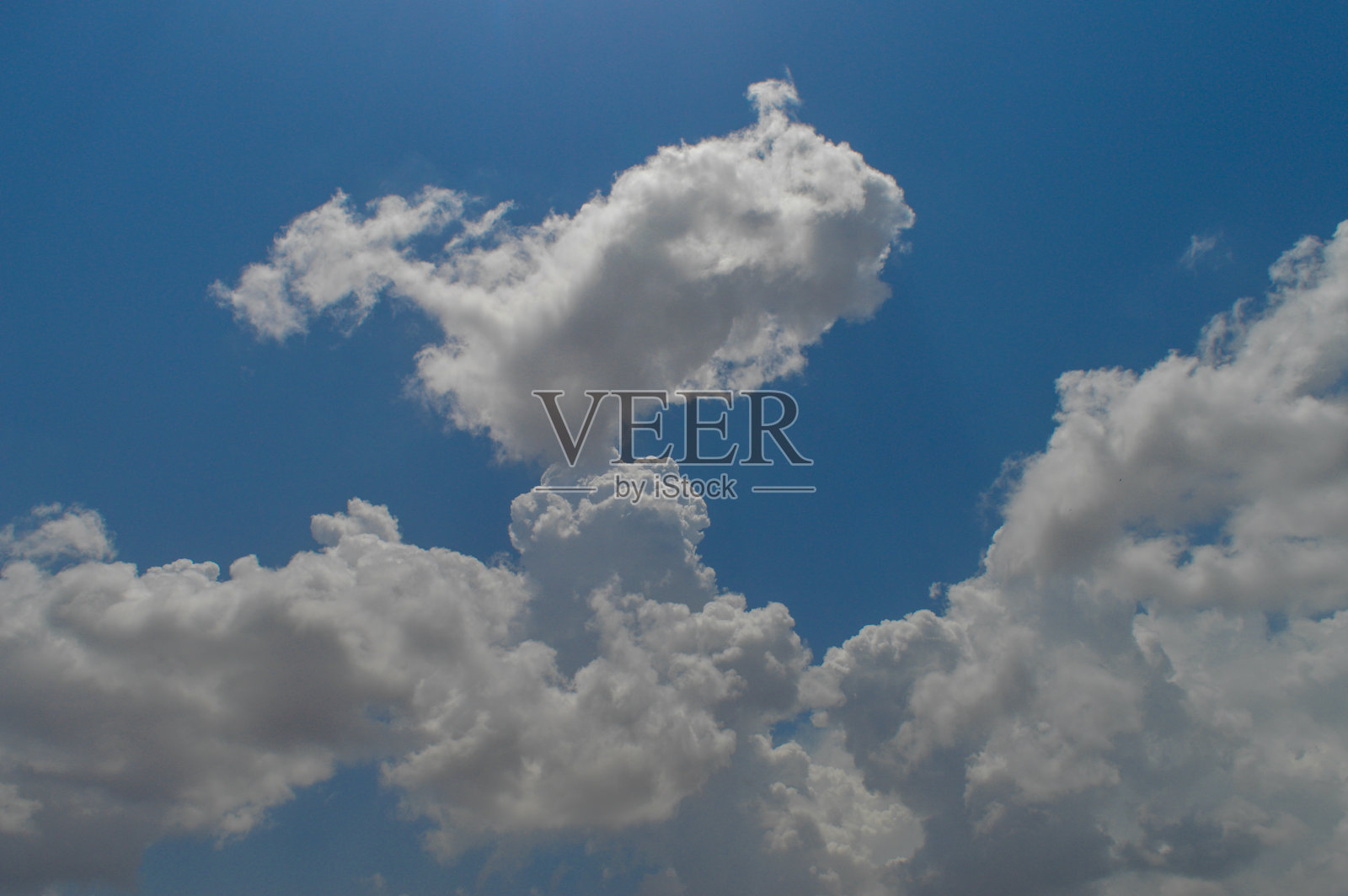 印度中央邦khandwa的kishor kumar纪念馆，美丽的天空。照片摄影图片