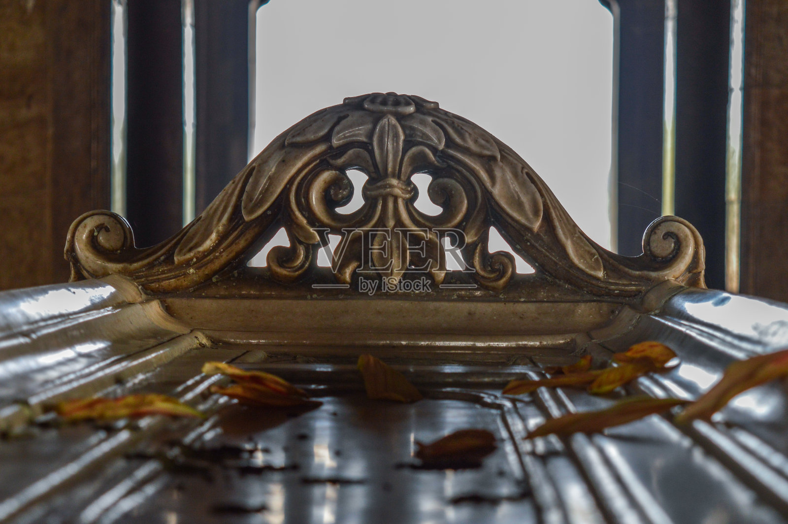 一个特写镜头的国王safdarjung陵墓由白色大理石在safdarjung纪念的主墓在冬天的早晨。照片摄影图片