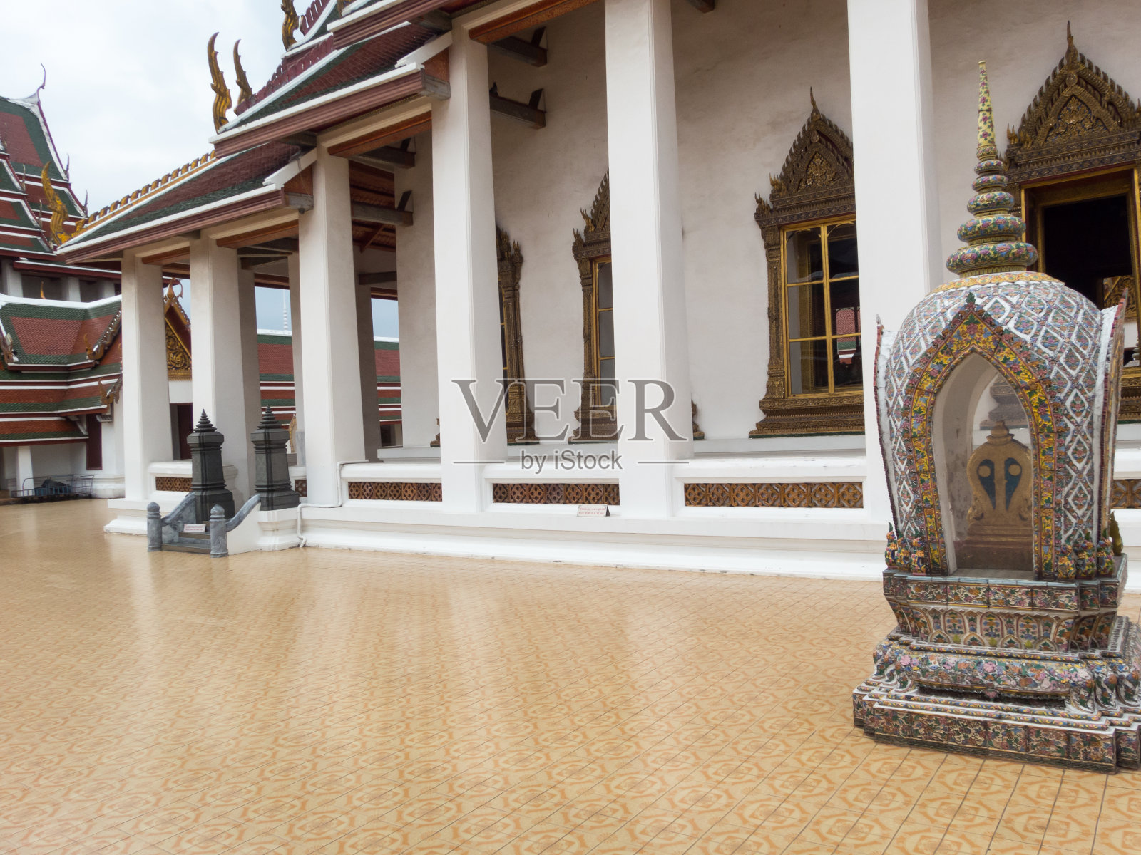 泰国曼谷吴哥寺。萨吉寺是大城府时期的一座古老寺庙。照片摄影图片