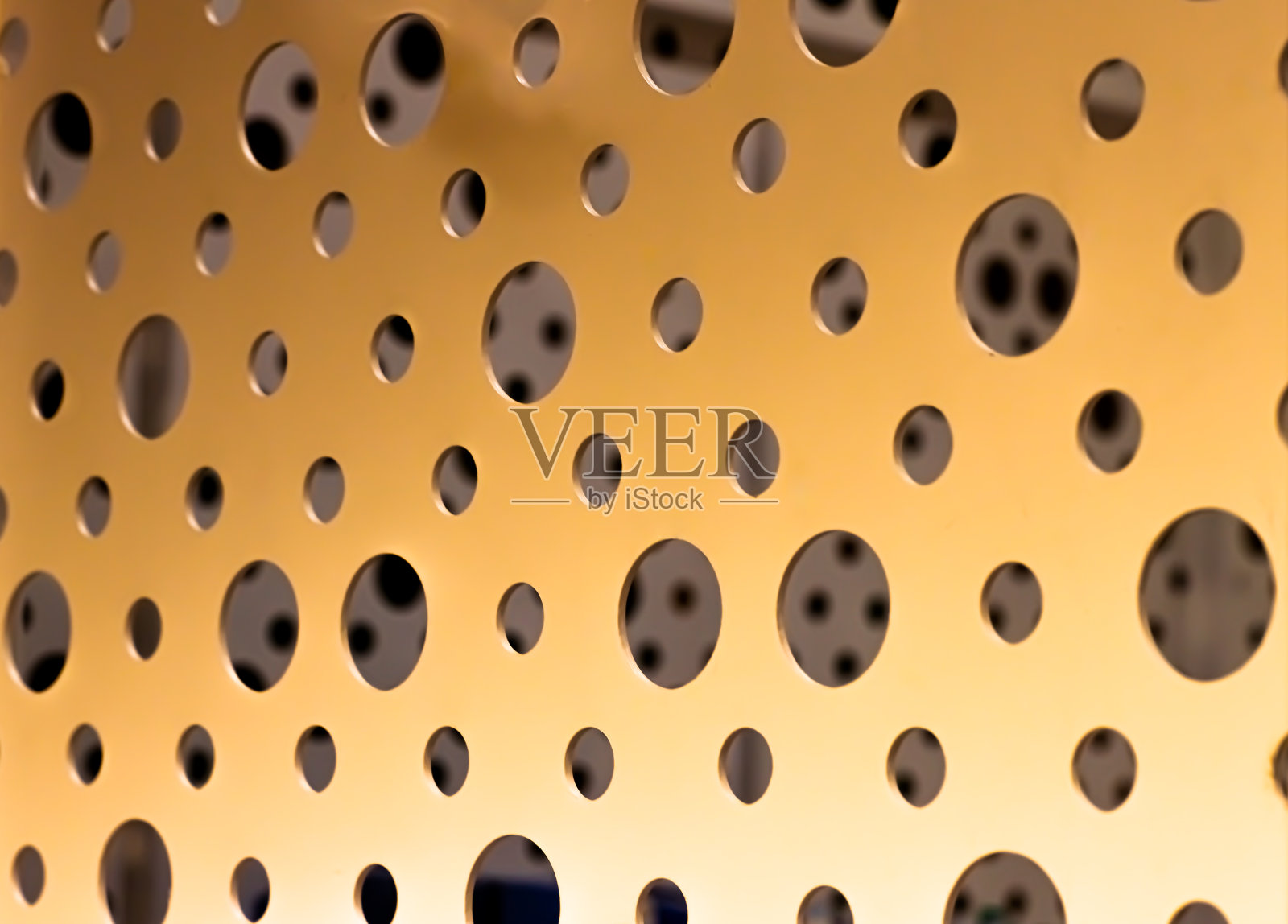 有色金属网背景与孔照片摄影图片