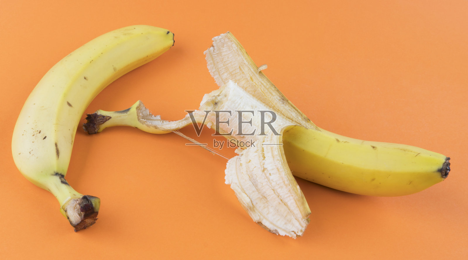 孤立在粉红色上的香蕉照片摄影图片