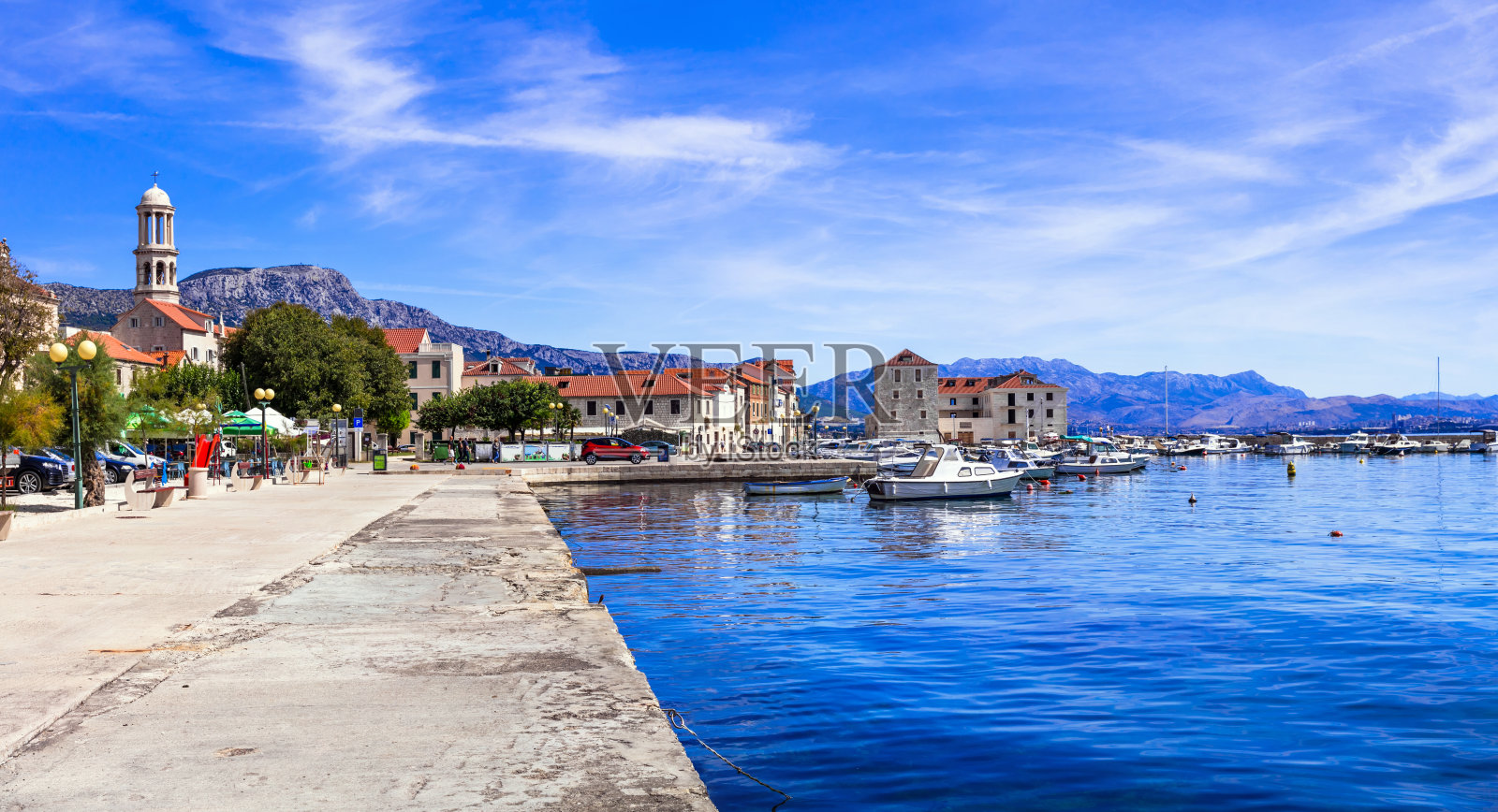 传统美丽的克罗地亚海滨小镇卡斯特拉。Kastel Stafilic渔村照片摄影图片