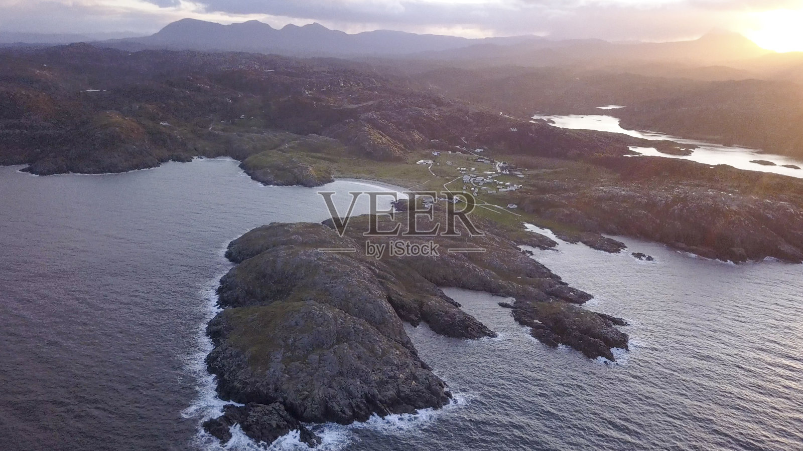 崎岖的海岸景观鸟瞰图照片摄影图片