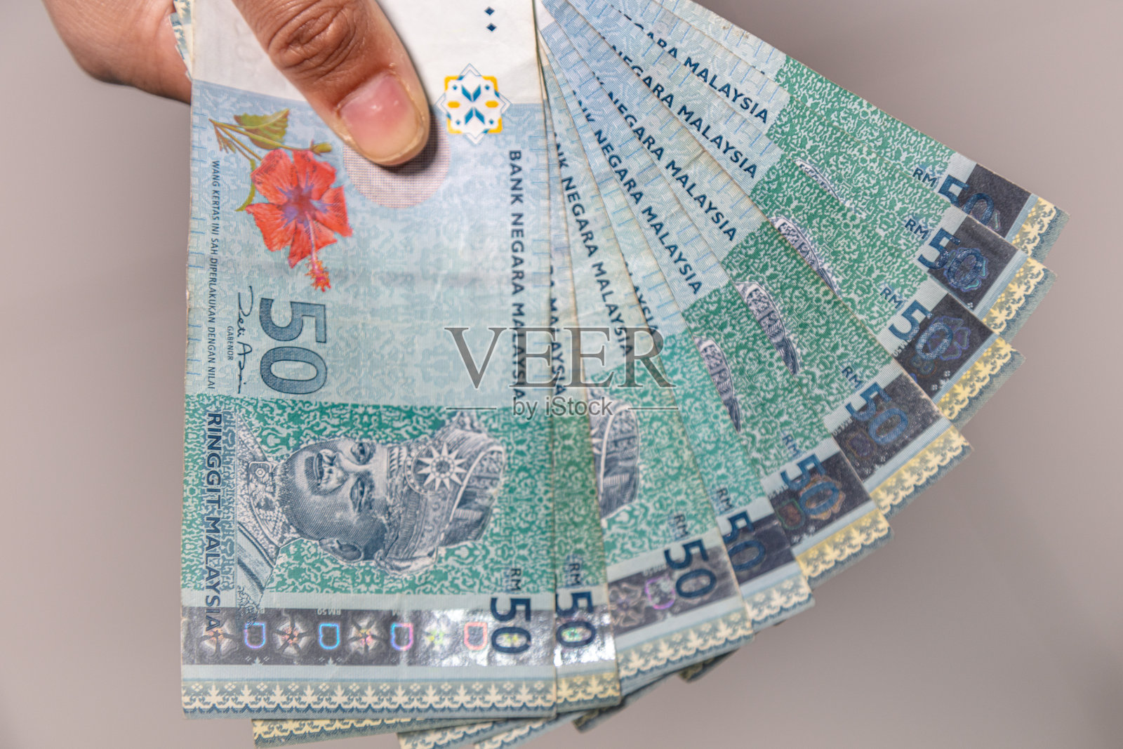 女性手显示50林吉特马来西亚照片摄影图片