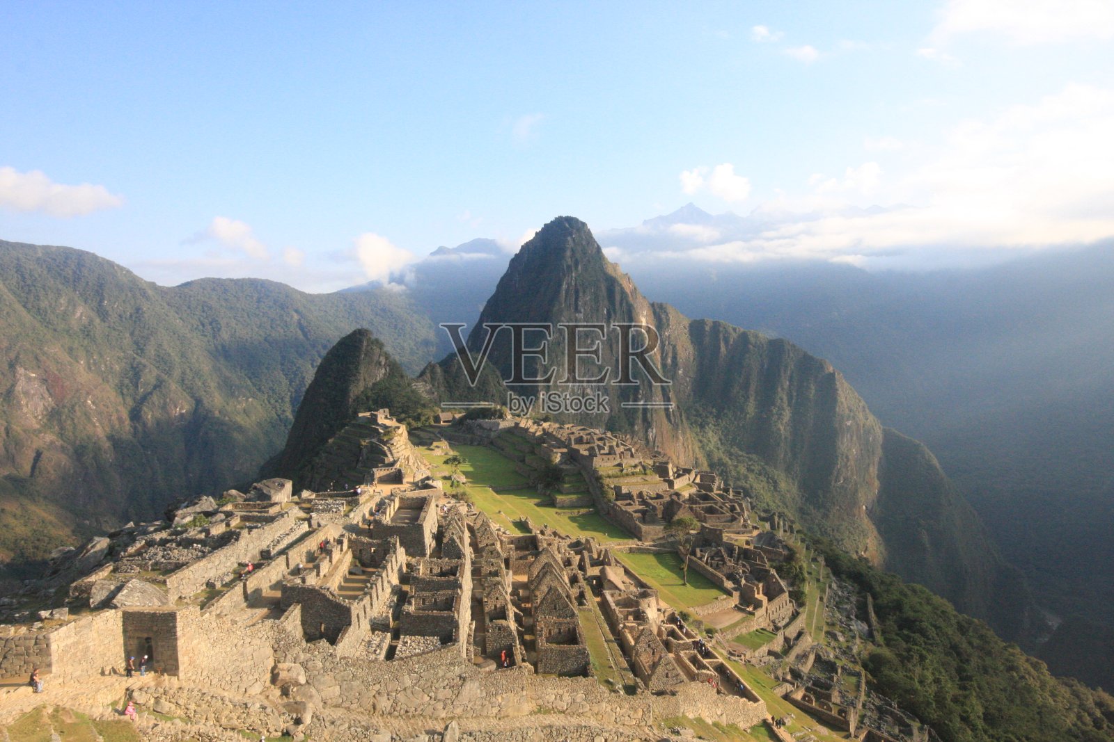 位于秘鲁安第斯山脉的马丘比丘印加城堡照片摄影图片