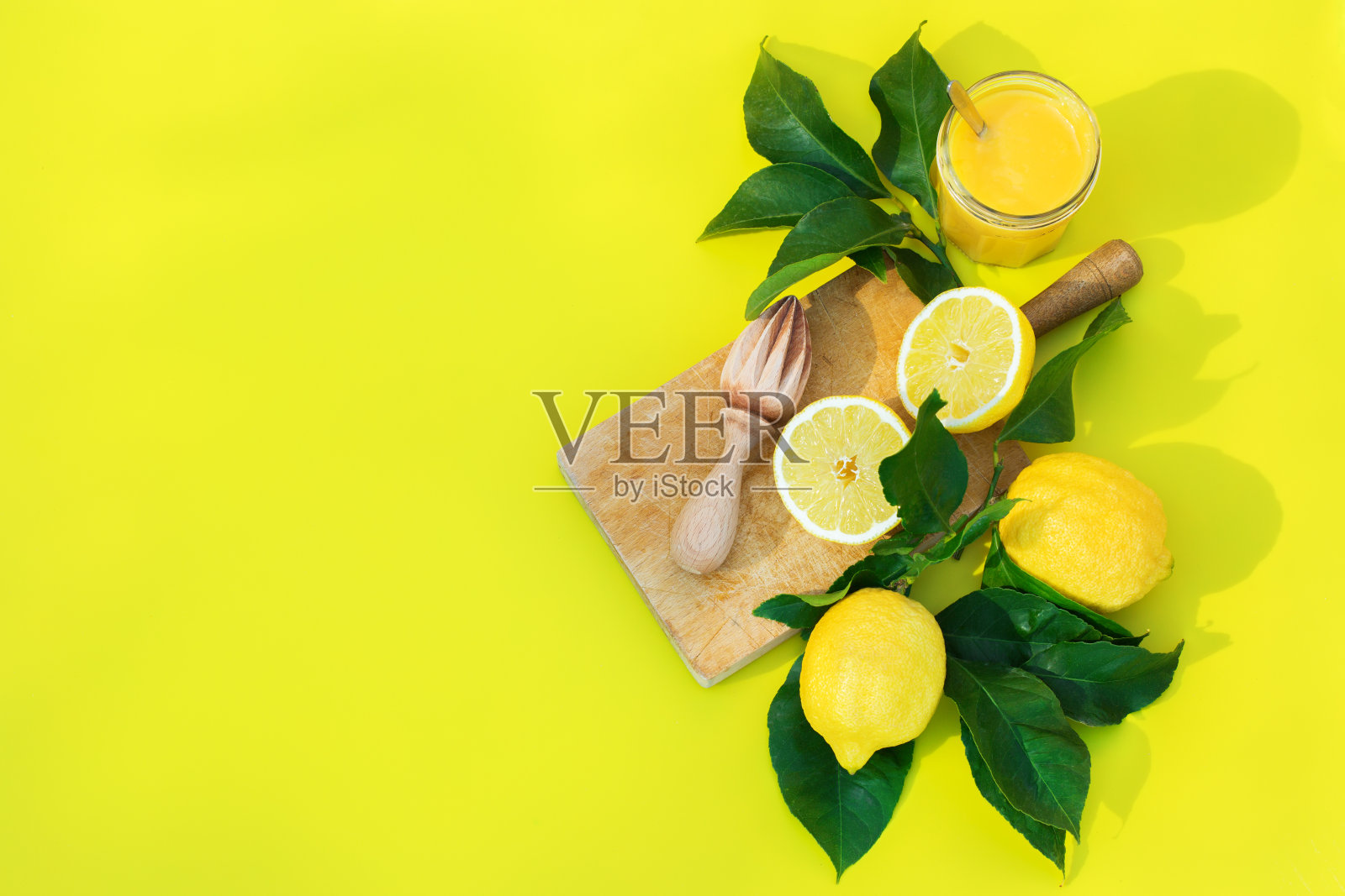 夏天，维生素，免疫增强概念，柠檬水果对黄色照片摄影图片