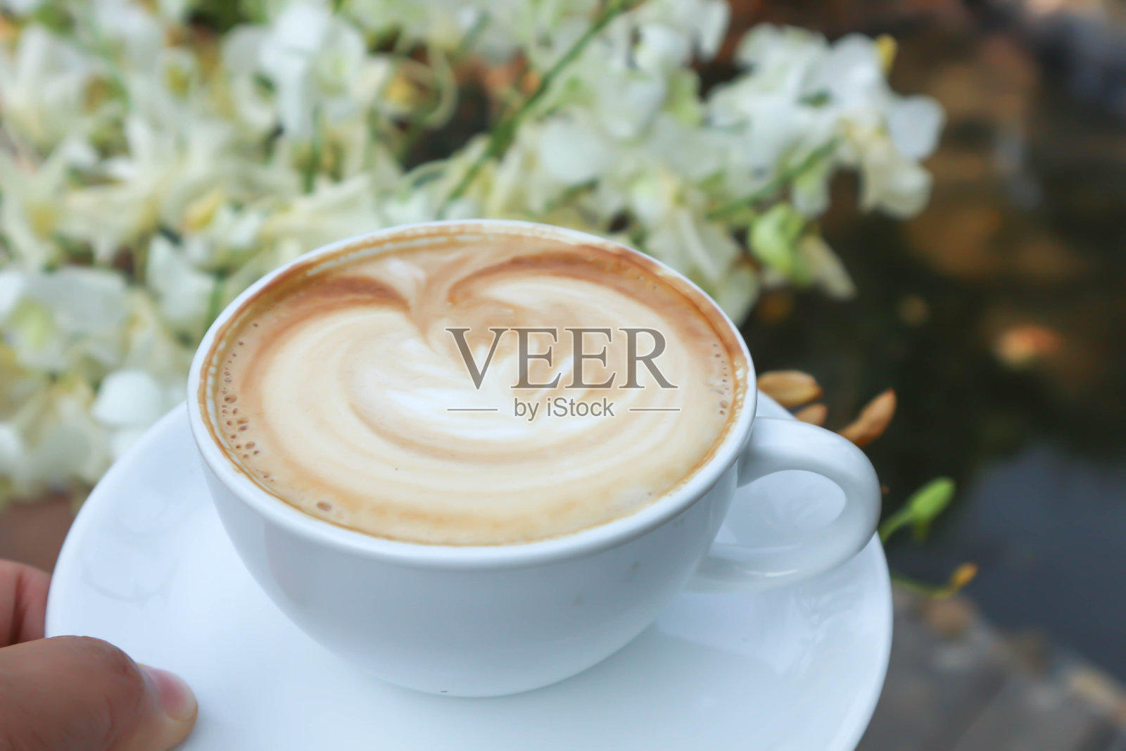 热咖啡或热卡布奇诺照片摄影图片