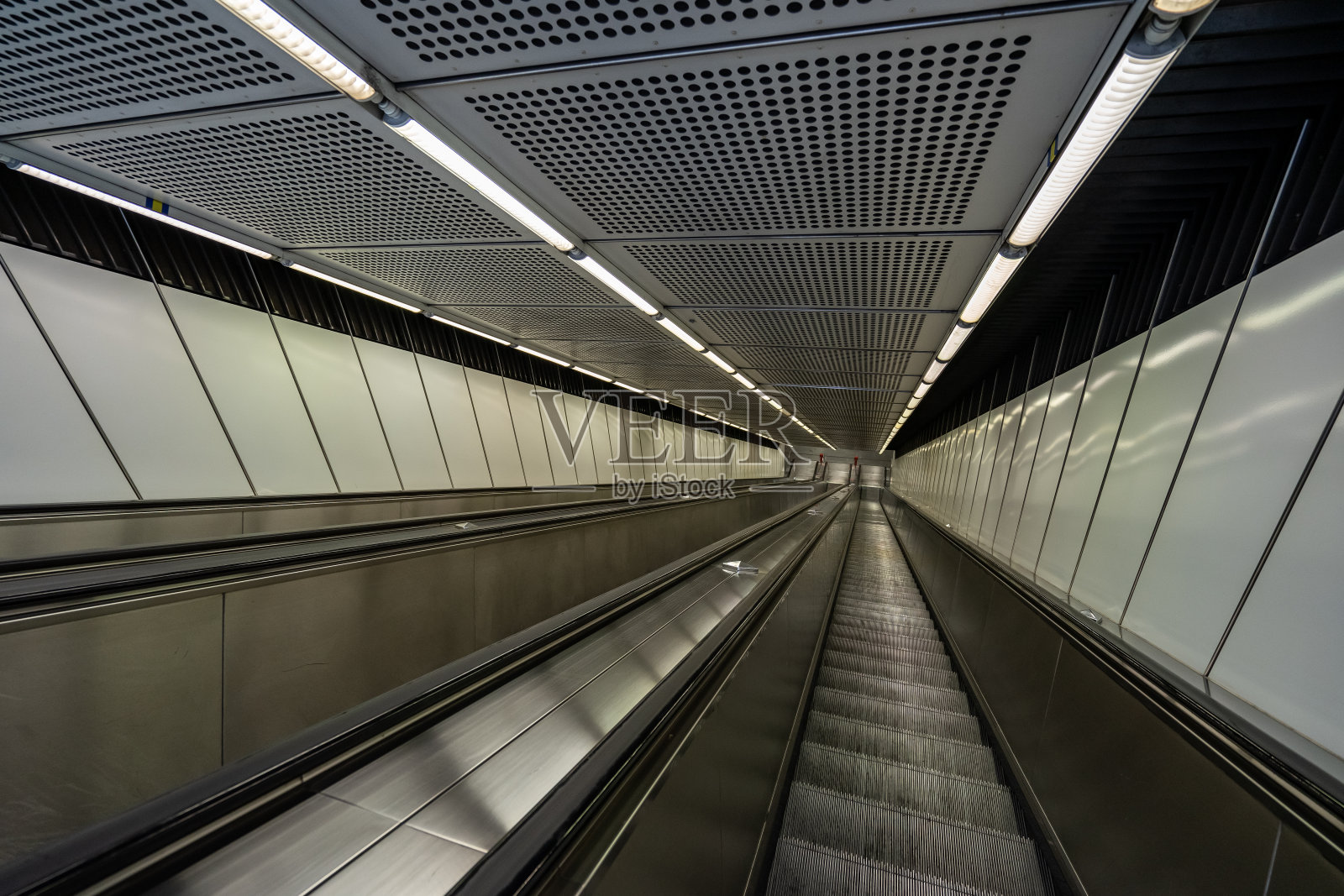 维也纳的地铁站和火车照片摄影图片