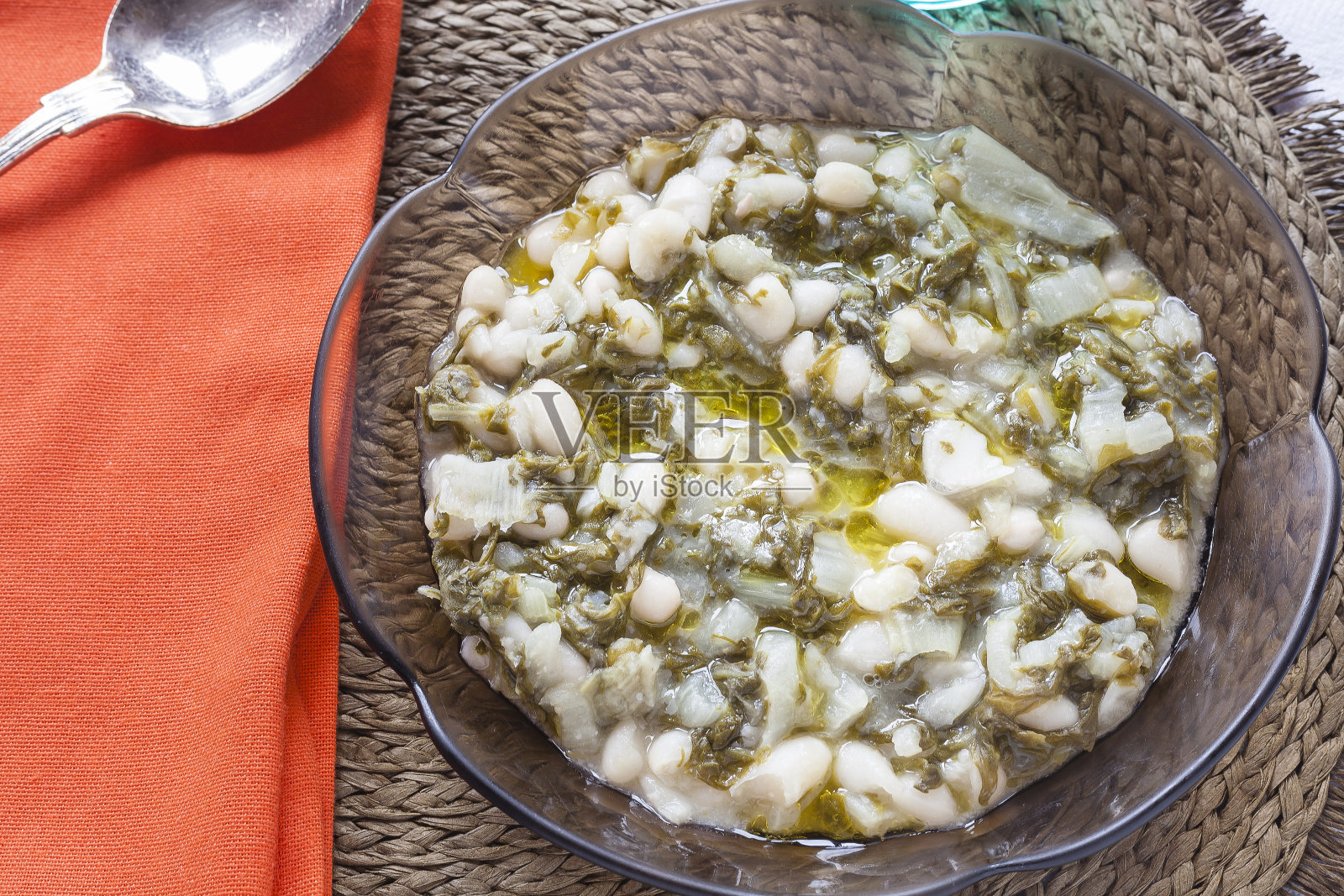 自制白豆和唐莴苣炖菜照片摄影图片