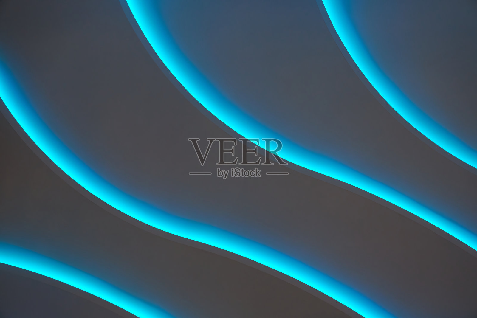 蓝色的曲线背光在一个黑暗的背景作为背景照片摄影图片