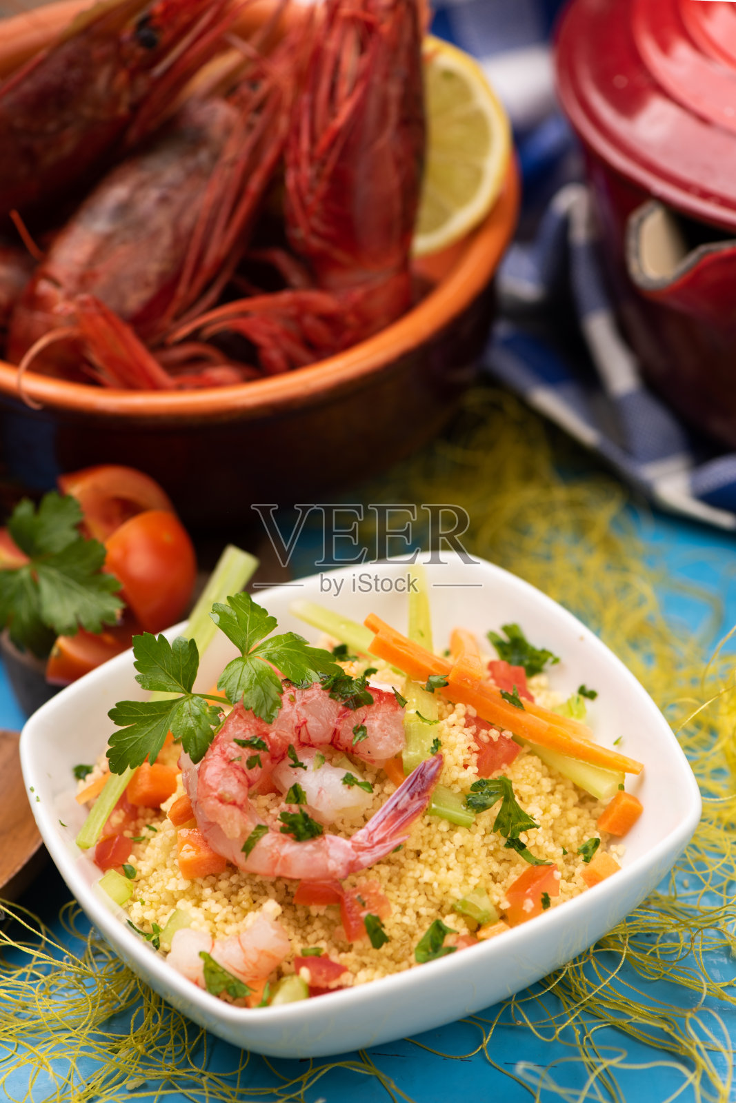 马扎拉·德尔瓦洛的鱼蒸粗麦粉配对虾照片摄影图片