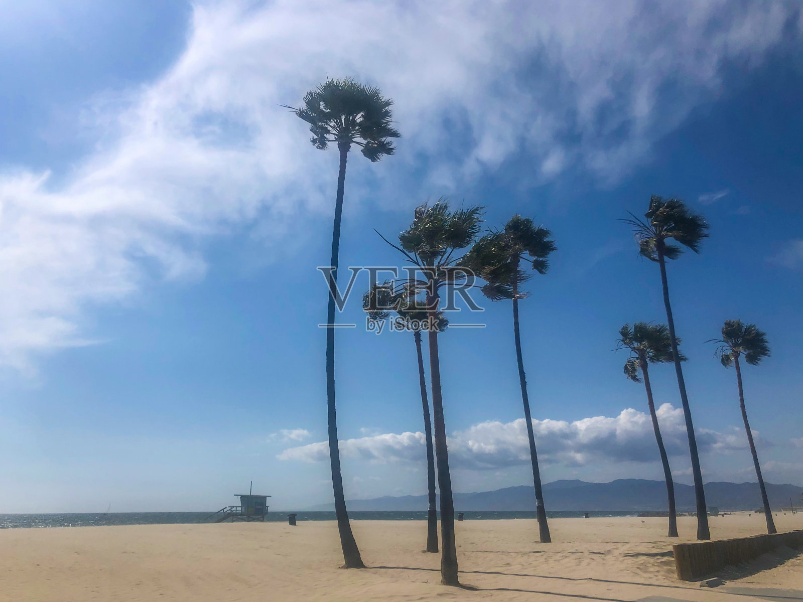 新冠肺炎导致威尼斯海滩上空无一人照片摄影图片