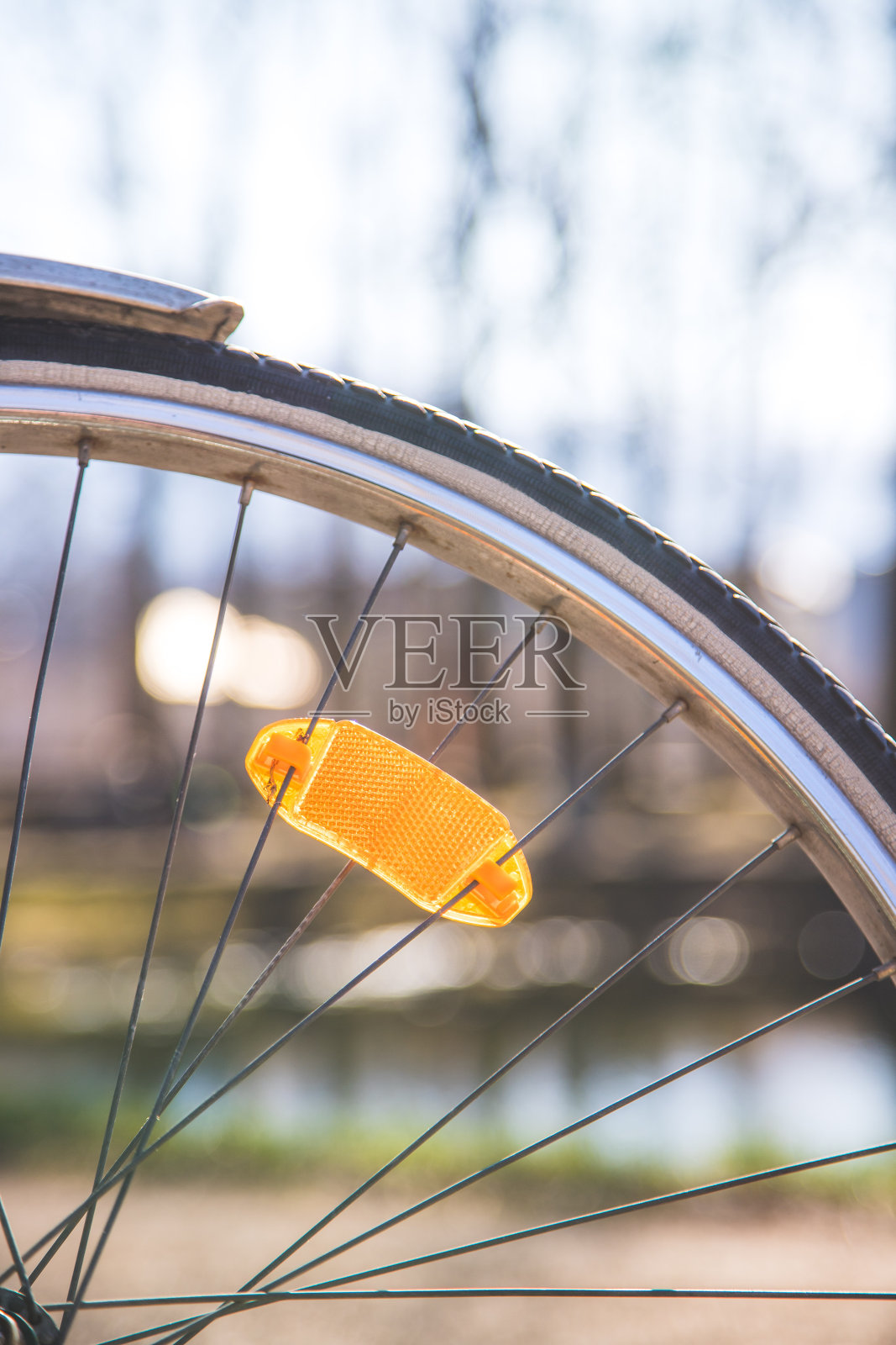 城市自行车轮胎外，夏日，城市机动性照片摄影图片