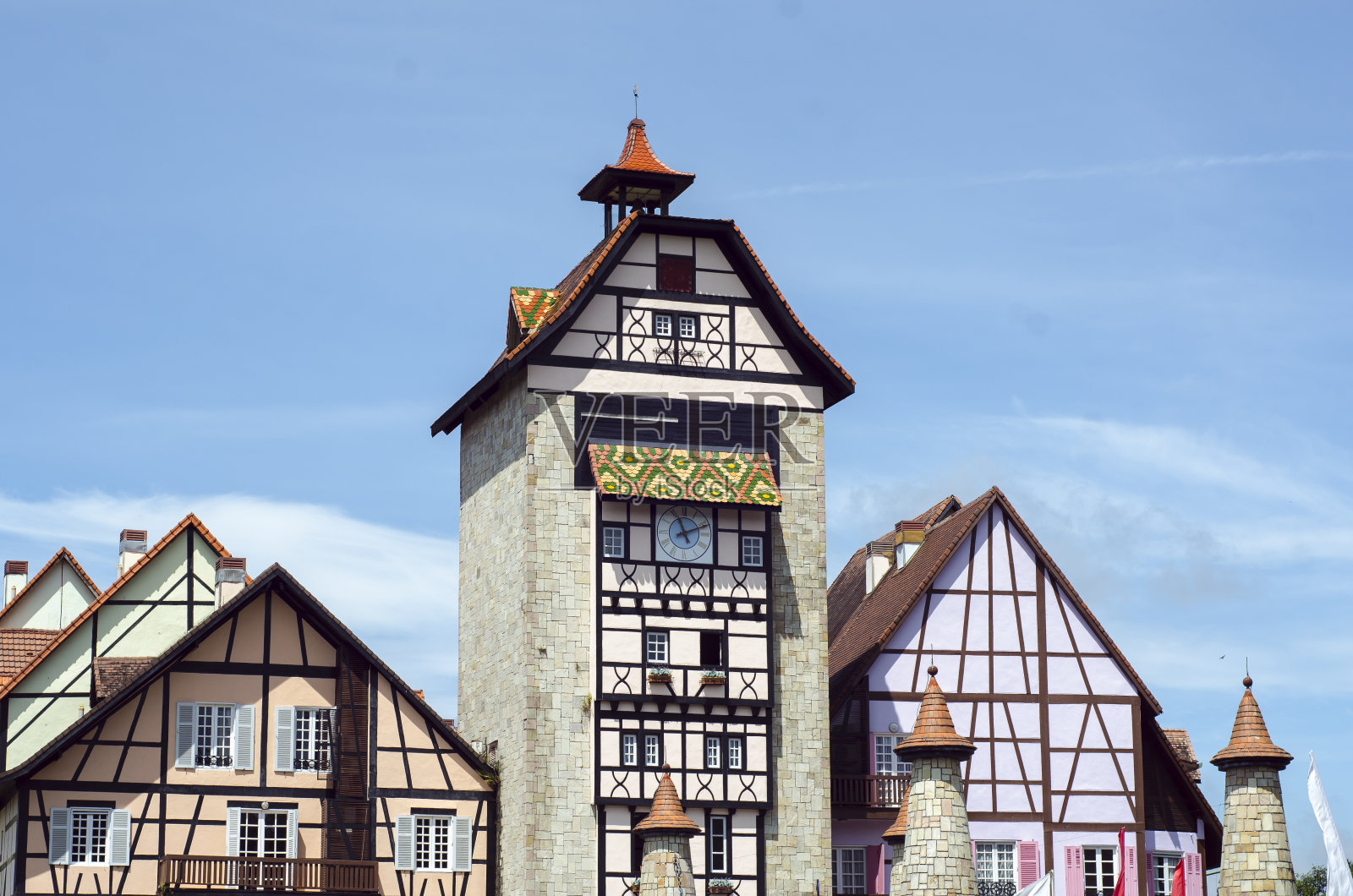 Colmar Tropicale是一个法国主题的村庄和酒店，位于马来西亚彭亨武吉亭吉的Berjaya Hills度假村照片摄影图片