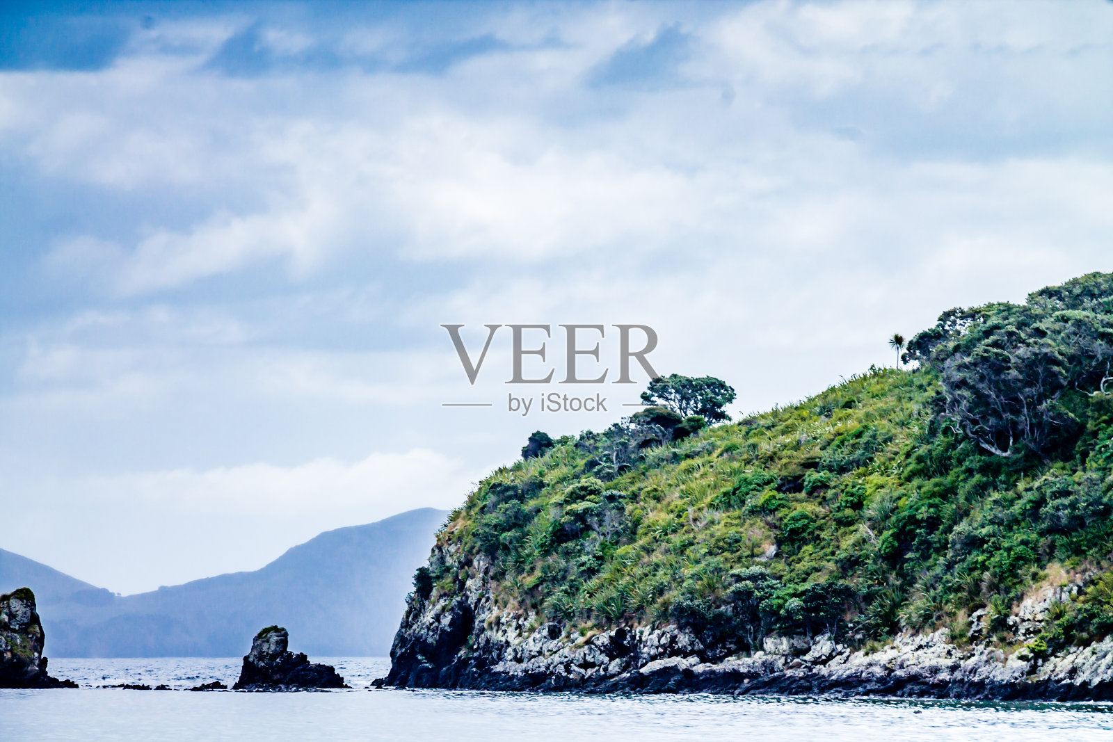 从租船上看到的群岛景色。新西兰群岛湾照片摄影图片