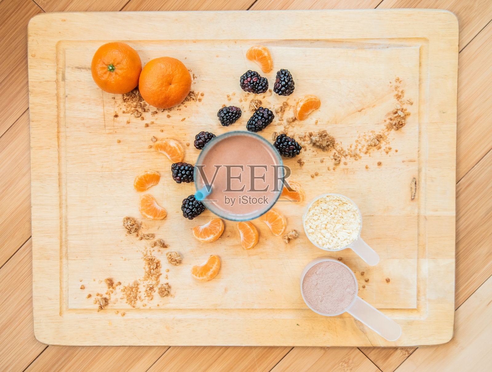 巧克力奶昔和水果拼盘照片摄影图片