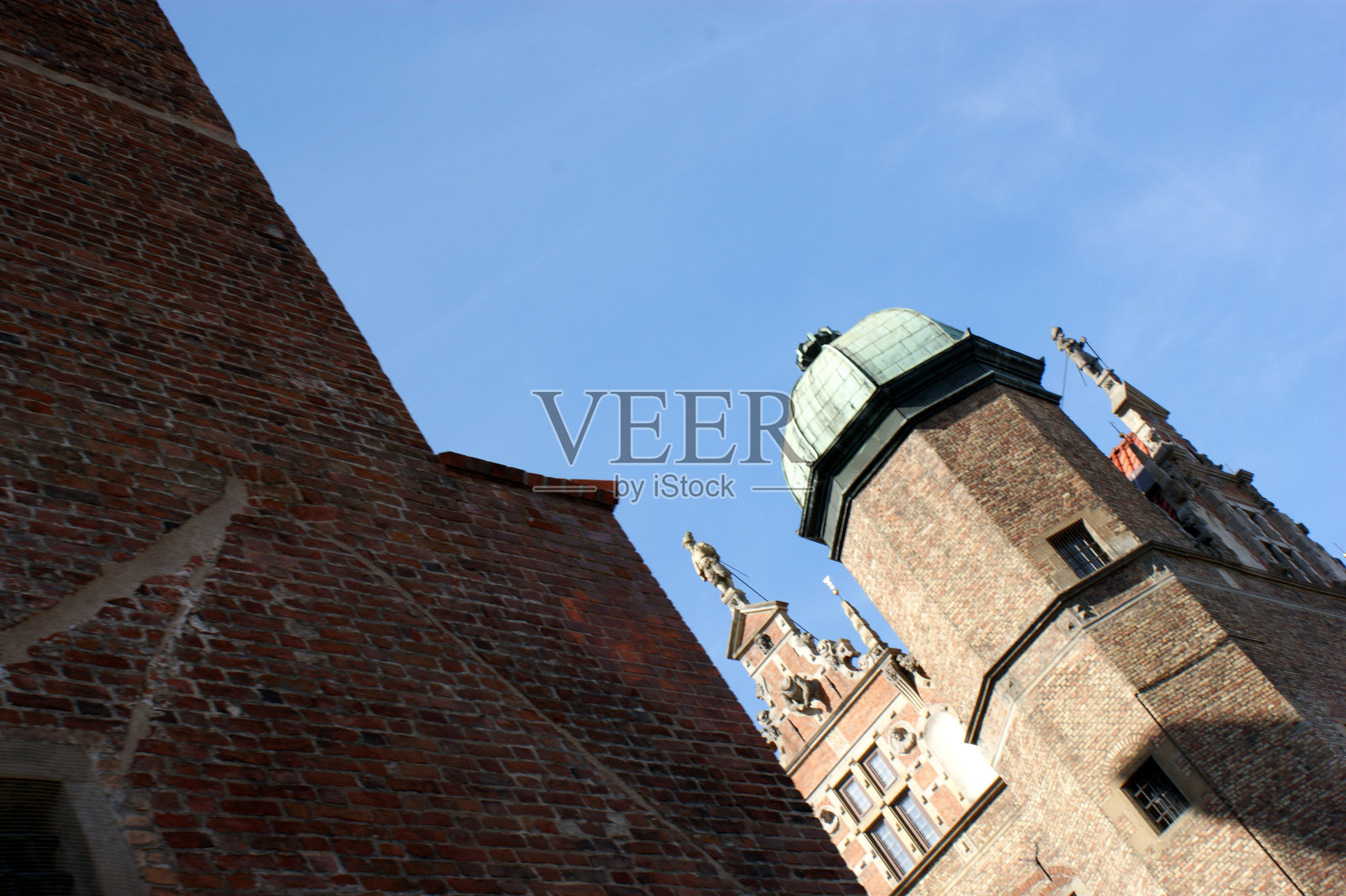 位于波兰格斯克的一座历史悠久的砖砌建筑中照片摄影图片