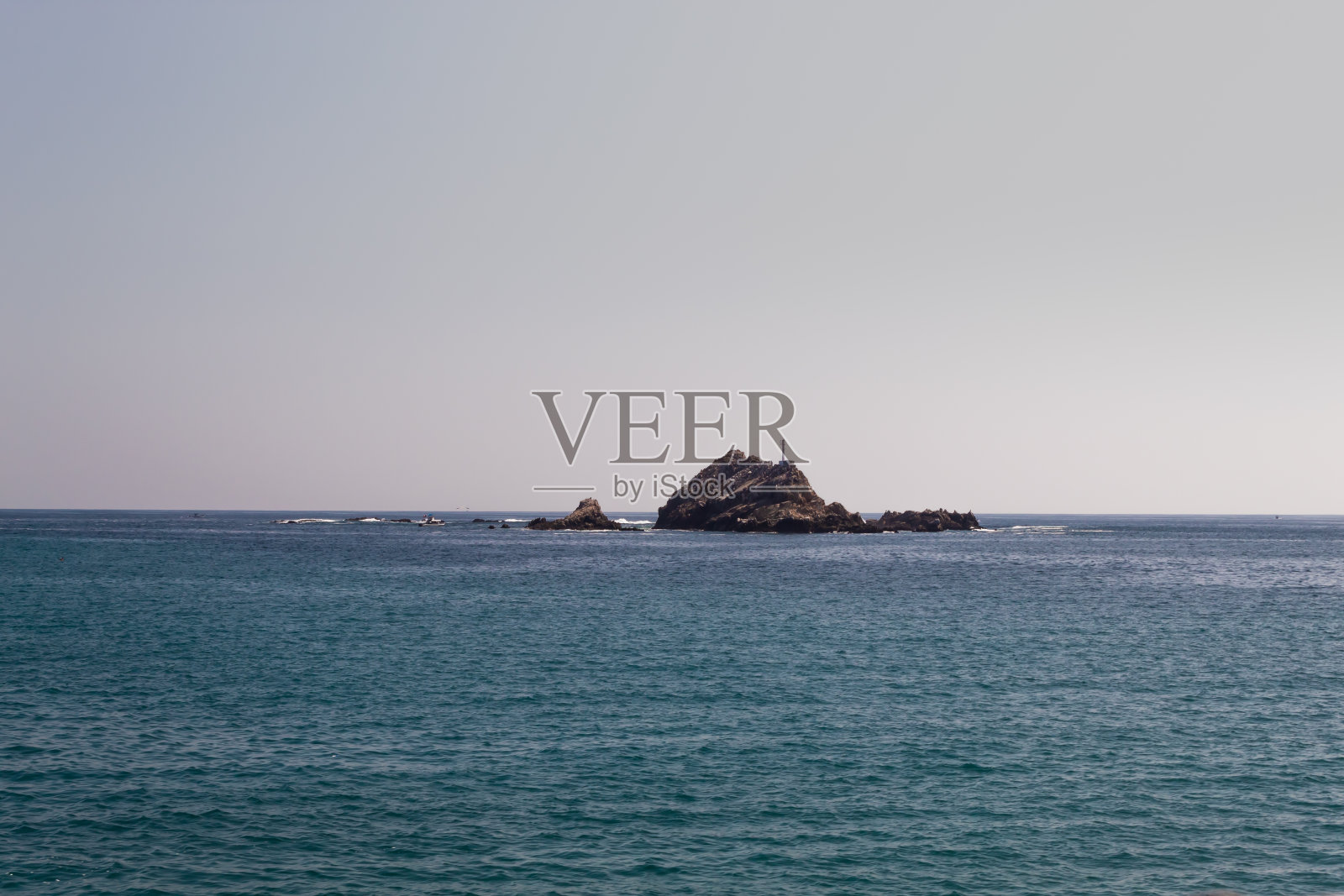 在墨西哥的瓦图尔科湾海岸线与蓝色的海洋照片摄影图片